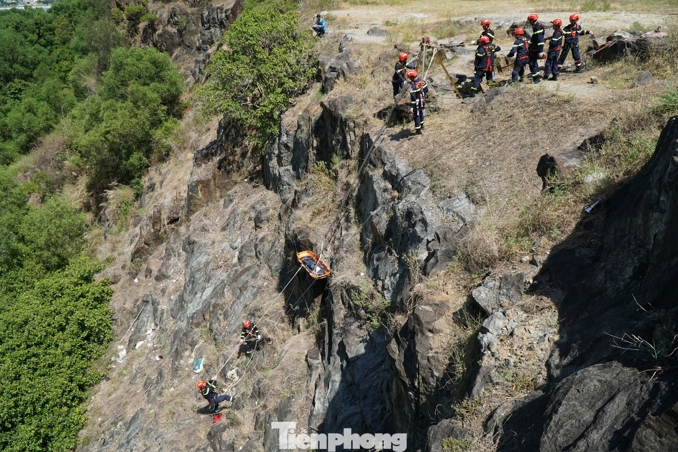 Thao trường chính là nơi để lực lượng CNCH được phép "thử và sai" trong một môi trường có kiểm soát, nhằm hoàn thiện các kỹ năng, rút ra kinh nghiệm quý báu cùng sự tự tin trước khi bước vào "trận chiến" thật sự. Ảnh: Huy Linh cung cấp
