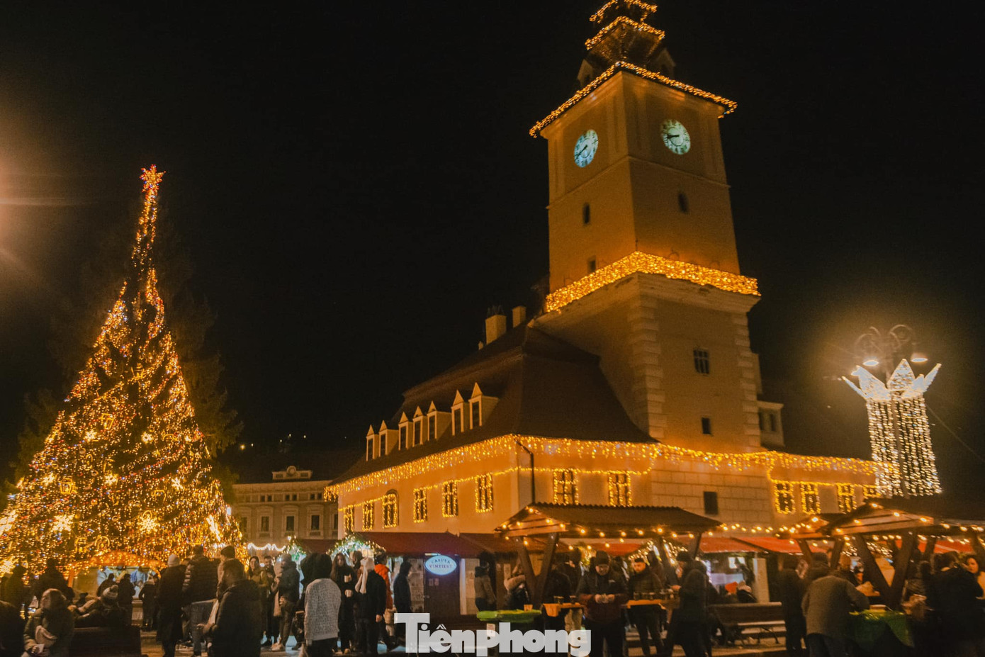 Chợ Giáng sinh được tổ chức ở quảng trường trung tâm. Ảnh: Kinh Quốc.