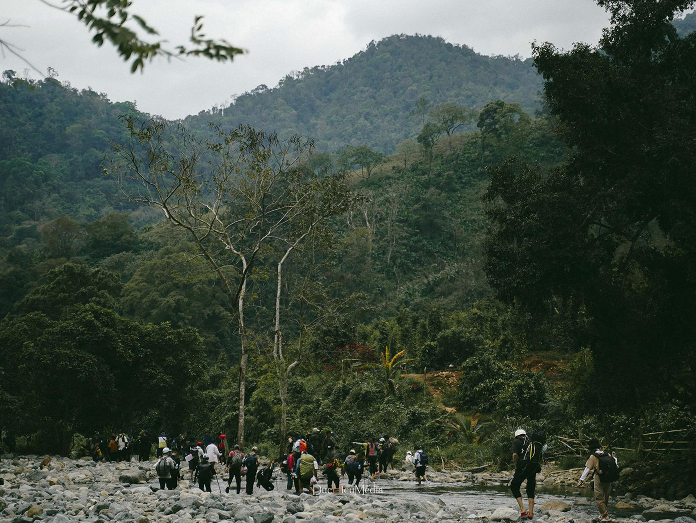 Kết thúc chuyến hành trình, đoàn du khách lại trở về với cuộc sống thường nhật. Nhưng những con người có cùng đam mê ấy, vẫn luôn suy nghĩ đến những vùng đất mới, những con người mới và luôn được giữ được ngọn nhiệt huyết của những “đôi chân” không mỏi.