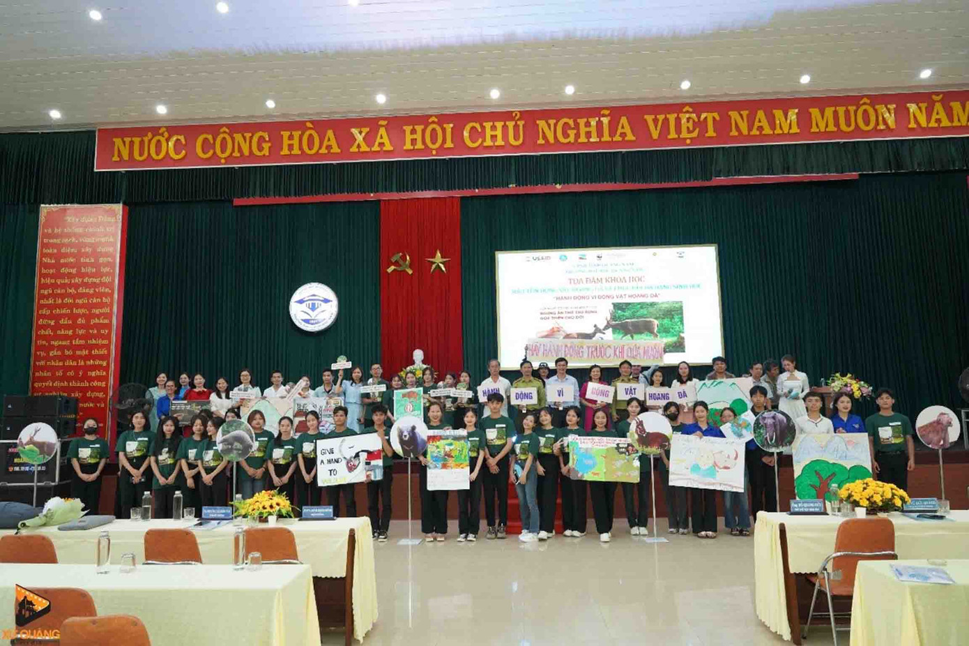 Chương trình còn có các hoạt động truyền cảm hứng của các bạn sinh viên như nhảy dân vũ, diễn kịch, đưa ra từng thông điệp cụ thể,… Chương trình còn có các hoạt động truyền cảm hứng của các bạn sinh viên như nhảy dân vũ, diễn kịch, đưa ra từng thông điệp cụ thể,…