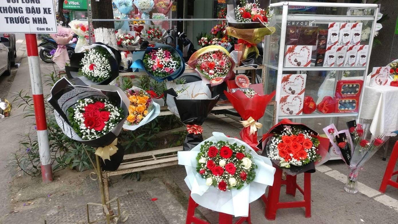 Mỗi hộp socola có giá từ 200.000 – 400.000 đồng. Ảnh: Kim Ngân