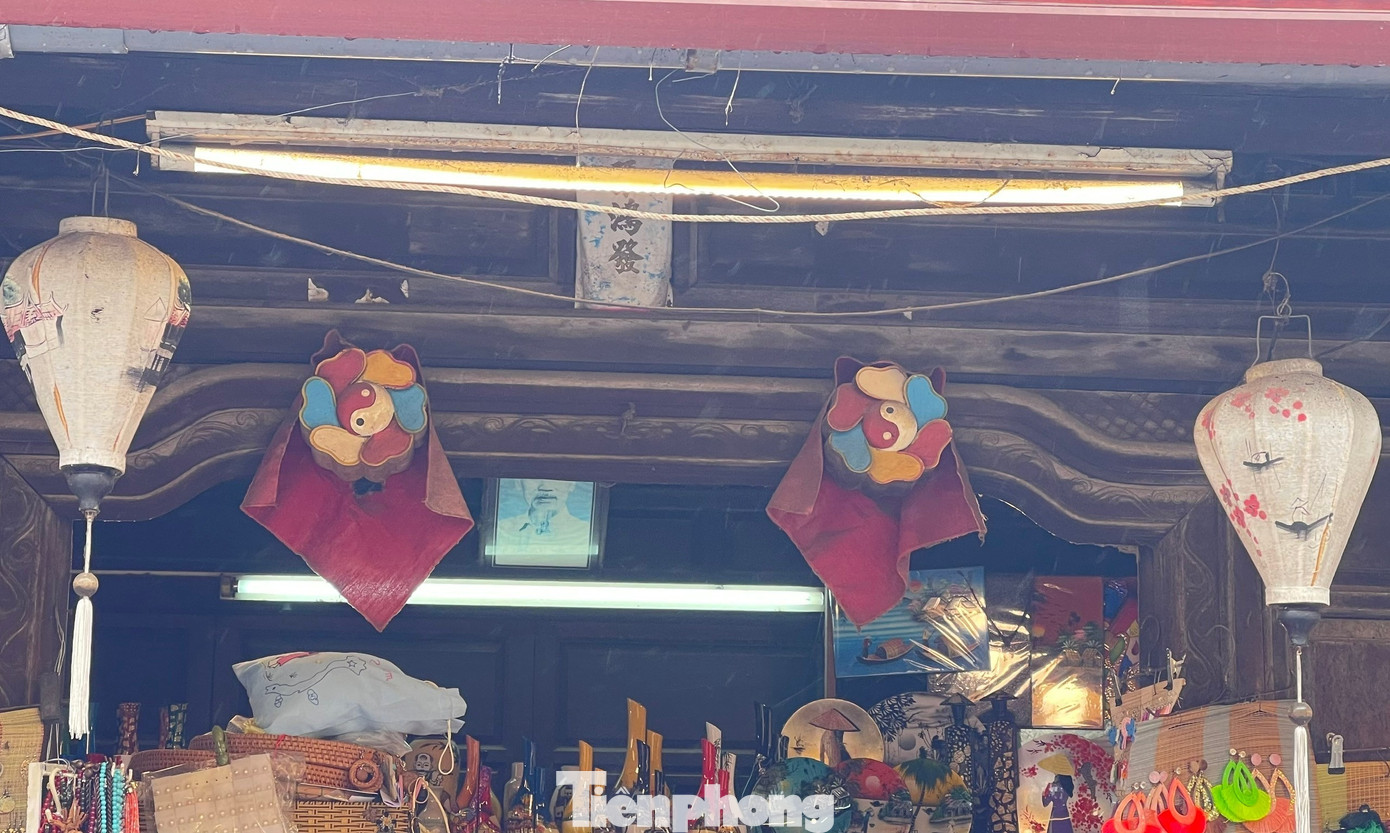 Hiện nay, phố cổ Hội An có hơn 20 loại mắt cửa khác nhau. Đa số có dạng hình tròn, lục giác, bát giác hoặc cắt khấc thành 6, 8 cánh hoa cúc, một số ít có dạng hình vuông, hình nửa khối cầu dẹt… Trình duyệt của bạn không hỗ trợ hiển thị video. Video clip: Bách Viên