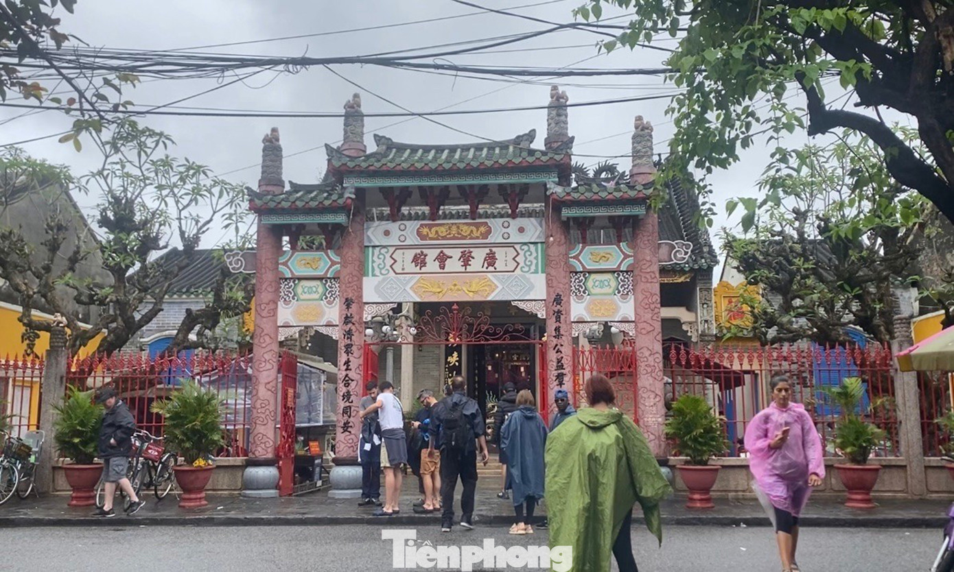 Trải qua bao năm tháng, những giá trị kiến trúc và văn hóa của phố cổ Hội An dần được giới học giả và cả du khách chú ý, khiến nơi đây trở thành một trong những điểm du lịch hấp dẫn nhất của Việt Nam.