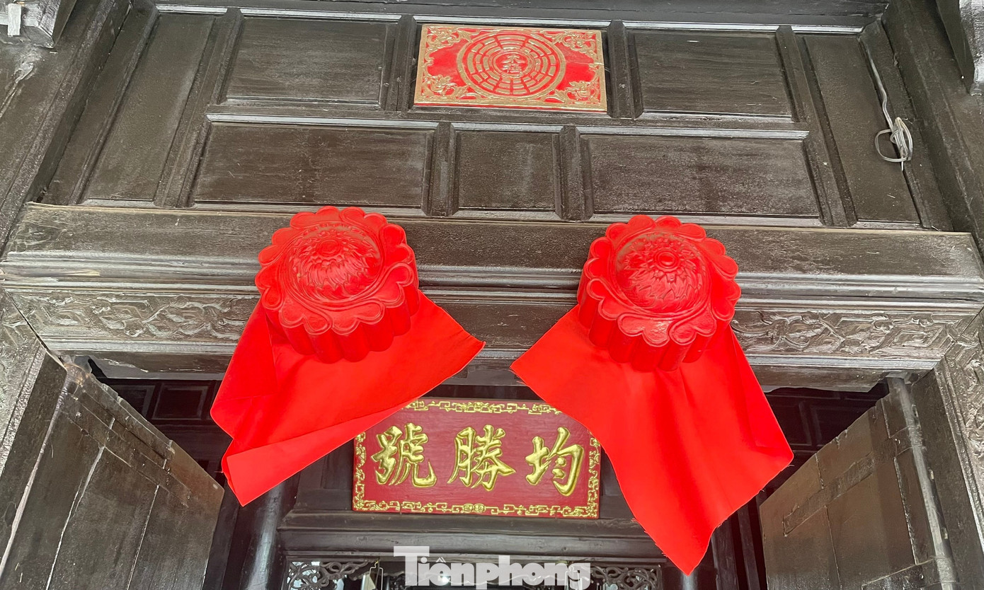 Người Hội An quan niệm về yếu tố tâm linh, ngôi nhà có gắn “mắt cửa” thì có thể nhìn xa hơn, giúp chủ nhà biết được những cái tốt, cái xấu, cái hên, cái xui ra sao nào trong tương lai gần. Bên cạnh còn là lời răn dạy của người xưa đối với các lớp hậu sinh về những điều tử tế, thiện tâm.