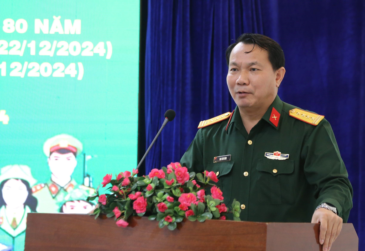 Đại tá Mai Kim Bình - Chính ủy Bộ Chỉ huy Quân sự tỉnh Quảng Nam thông tin tại buổi họp báo. Ảnh: Hoài Văn Đại tá Mai Kim Bình - Chính ủy Bộ Chỉ huy Quân sự tỉnh Quảng Nam thông tin tại buổi họp báo. Ảnh: Hoài Văn