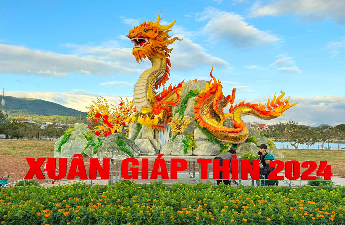 Linh vật Rồng 2024 của nghệ nhân Đinh Văn Tâm tại Công viên Trung tâm Thị trấn Lao Bảo - Quảng Trị Linh vật Rồng 2024 của nghệ nhân Đinh Văn Tâm tại Công viên Trung tâm Thị trấn Lao Bảo - Quảng Trị