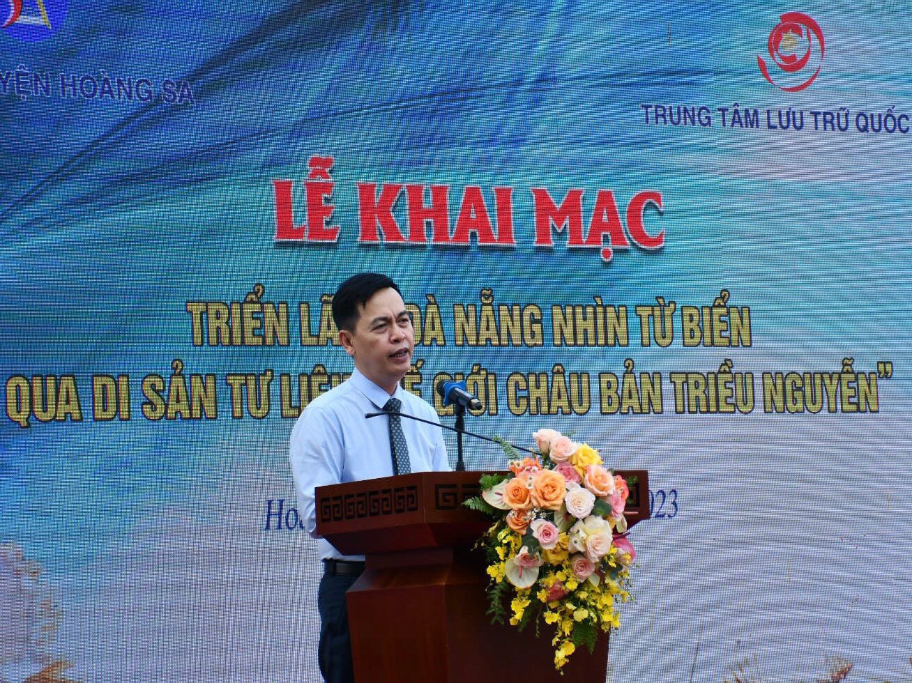 “Nội dung Châu bản triều Nguyễn tập trung về quá trình hình thành và phát triển đô thị Đà Nẵng. Đặc biệt là những vị trí, vị thế quan trọng về kinh tế, chính trị, quốc phòng an ninh đối với đất nước. Triển lãm cũng cung cấp các bằng chứng lịch sử về chủ quyền biển đảo của chúng ta”, ông Đặng Thanh Tùng - Cục trưởng Cục văn thư và Lưu trữ nhà nước. Ảnh: Phượng – Nhung.