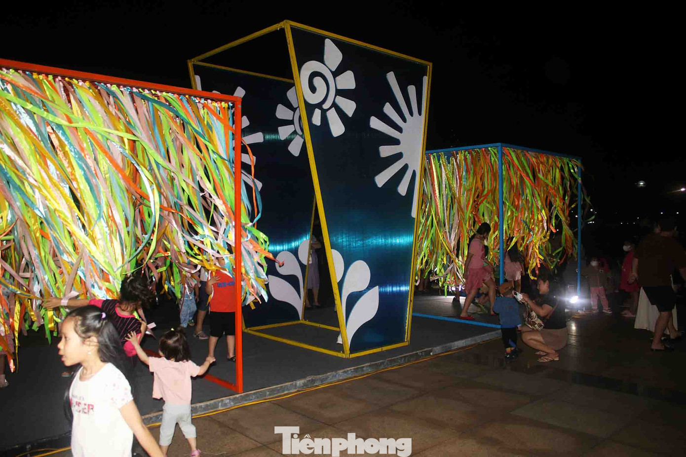 Ngoài chiếu phim, ban tổ chức còn sắp đặt nhiều điểm check-in thú vị cho khán giả và du khách. Ảnh: Hoài Nam.