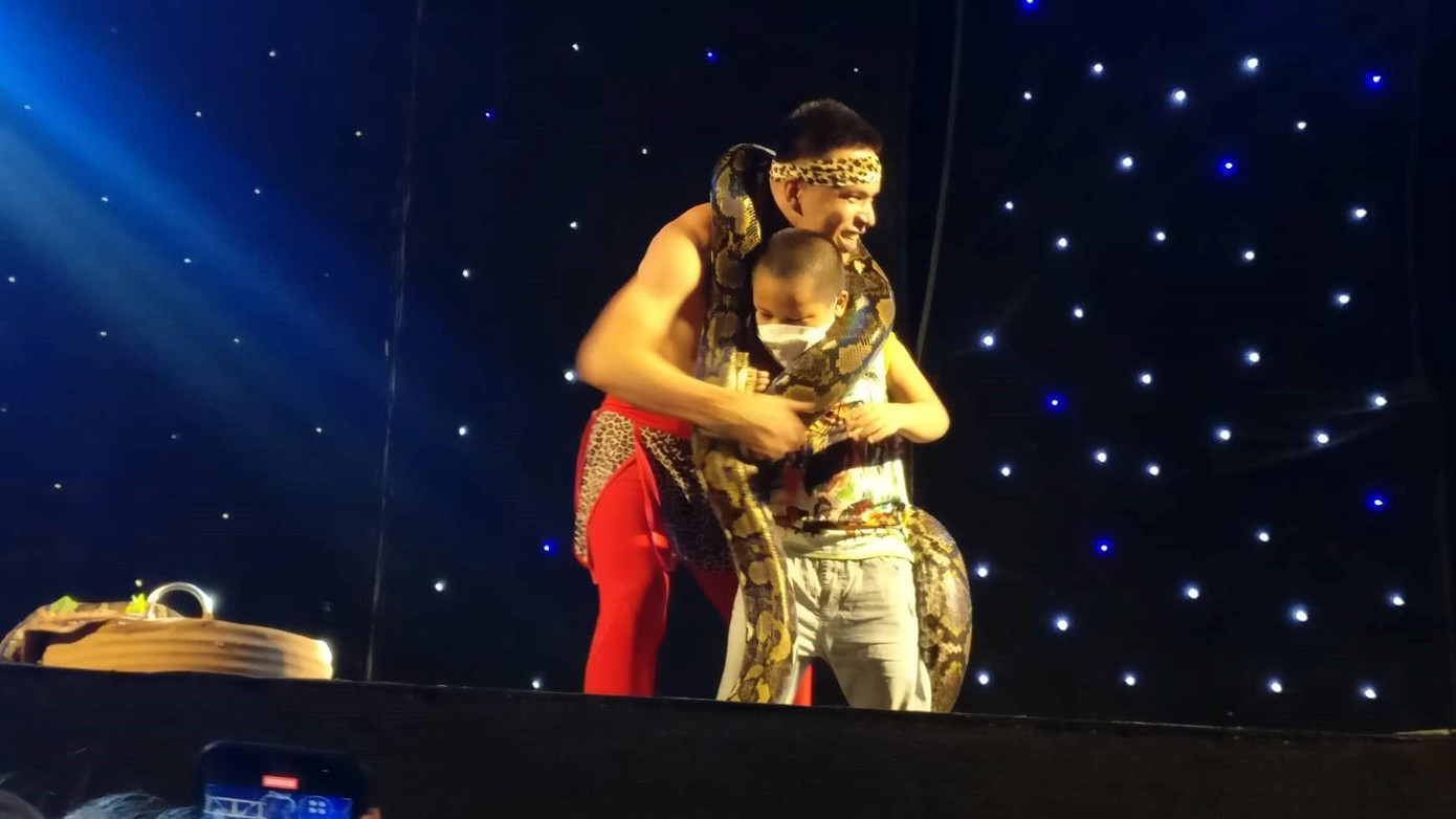 Giao lưu với khán giả nhí - ảnh Kim Ngân Giao lưu với khán giả nhí - ảnh Kim Ngân