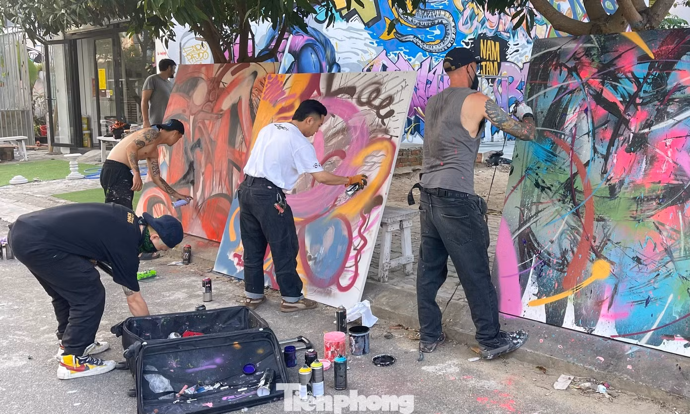 Đây là dự án mang tên Nam Jam của nhóm nghệ sĩ đường phố, muốn mang đến sự trải nghiệm, hiểu biết thêm về nghệ thuật đường phố cho mọi người. Và cải thiện sự đẹp mắt cho khu phố mình ở, khi theo thời gian những ngôi nhà tại thành thị đang dần bị bê tông hóa.