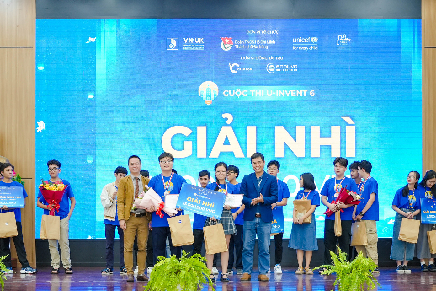 Giải nhì thuộc về đội Challengers (Trường THPT Phan Châu Trinh, Đà Nẵng) với dự án “Nền tảng hỗ trợ tâm lý giới trẻ YOUTHSOUND”.