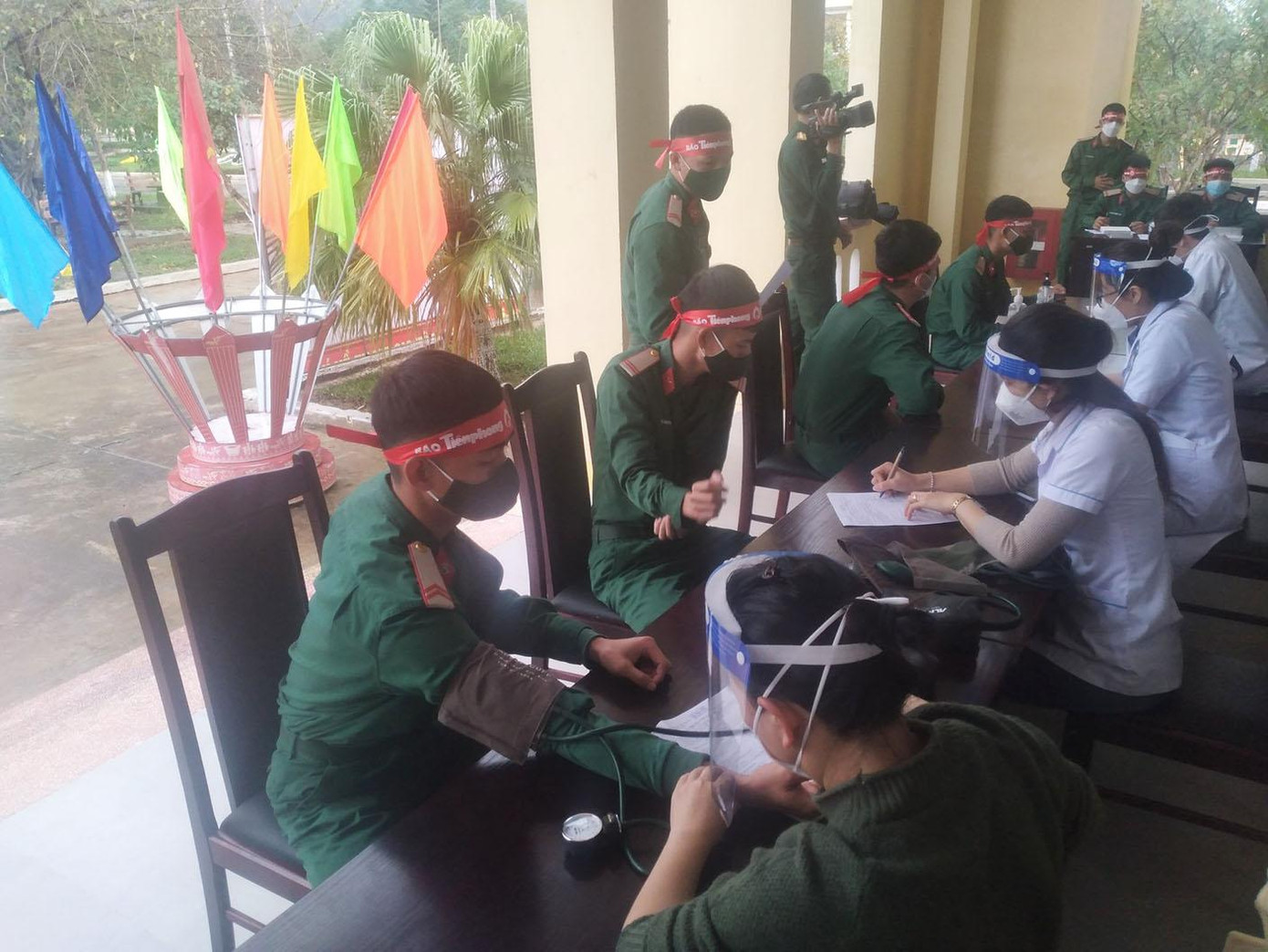 Kiểm tra sức khỏe trước khi tham gia hiến máu