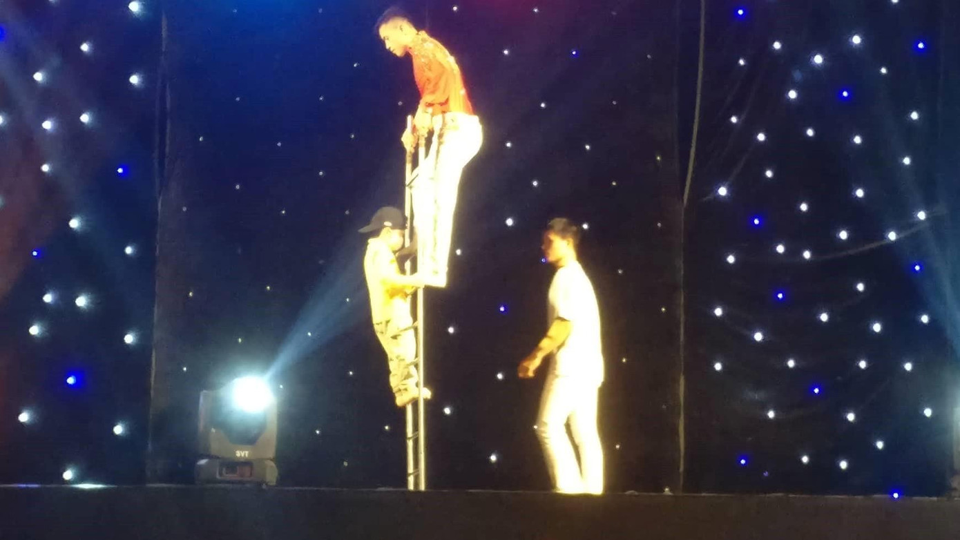 Du khách khi tham quan triển lãm khủng long còn có cơ hội thưởng thức các tiết mục xiếc đặc sắc - ảnh Kim Ngân Du khách khi tham quan triển lãm khủng long còn có cơ hội thưởng thức các tiết mục xiếc đặc sắc - ảnh Kim Ngân