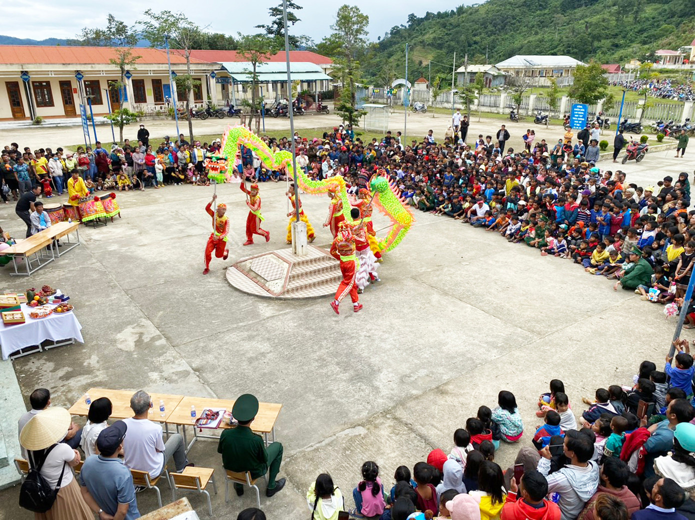 Tết Trung thu đến với các em học sinh miền núi xã Ga Ry, huyện Tây Giang, tỉnh Quảng Nam (Ảnh: Văn Chương) Tết Trung thu đến với các em học sinh miền núi xã Ga Ry, huyện Tây Giang, tỉnh Quảng Nam (Ảnh: Văn Chương)