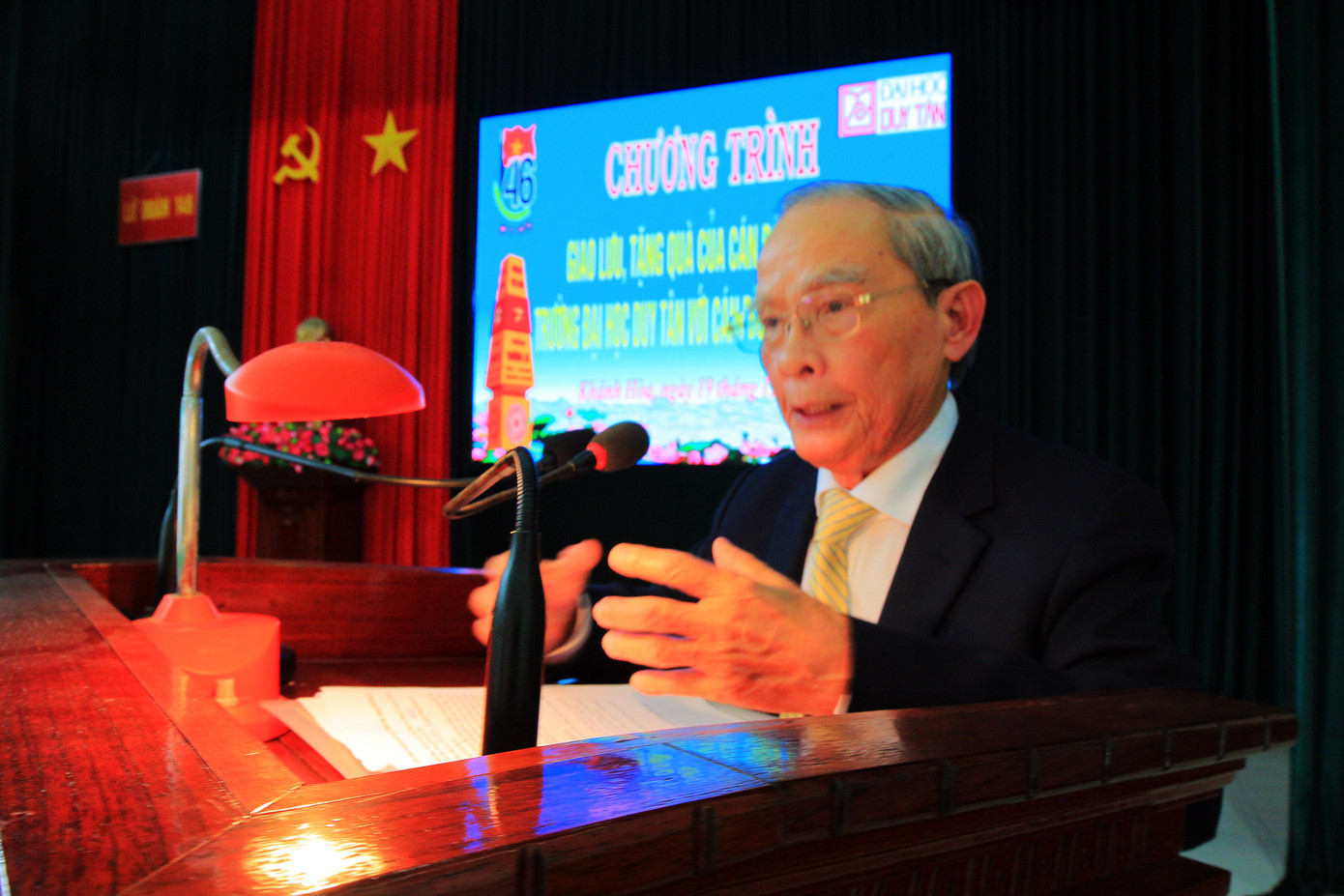 Chủ tịch Hội đồng Trường, Anh hùng Lao động, Nhà giáo Ưu tú Lê Công Cơ nói chuyện với cán bộ, chiến sĩ Lữ đoàn 146 HQ Chủ tịch Hội đồng Trường, Anh hùng Lao động, Nhà giáo Ưu tú Lê Công Cơ nói chuyện với cán bộ, chiến sĩ Lữ đoàn 146 HQ