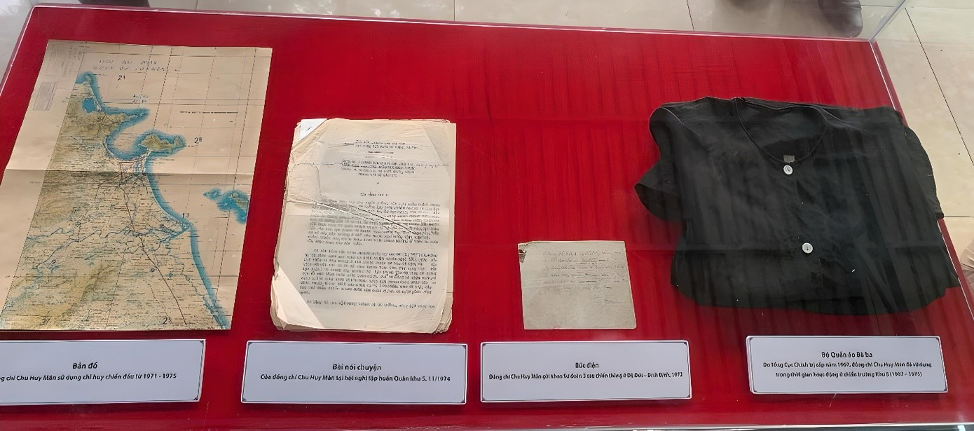 Những kỷ vật chiến trường của Đại tướng Chu Huy Mân tại triển lãm (Ảnh: Huy - Thảo) Những kỷ vật chiến trường của Đại tướng Chu Huy Mân tại triển lãm (Ảnh: Huy - Thảo)