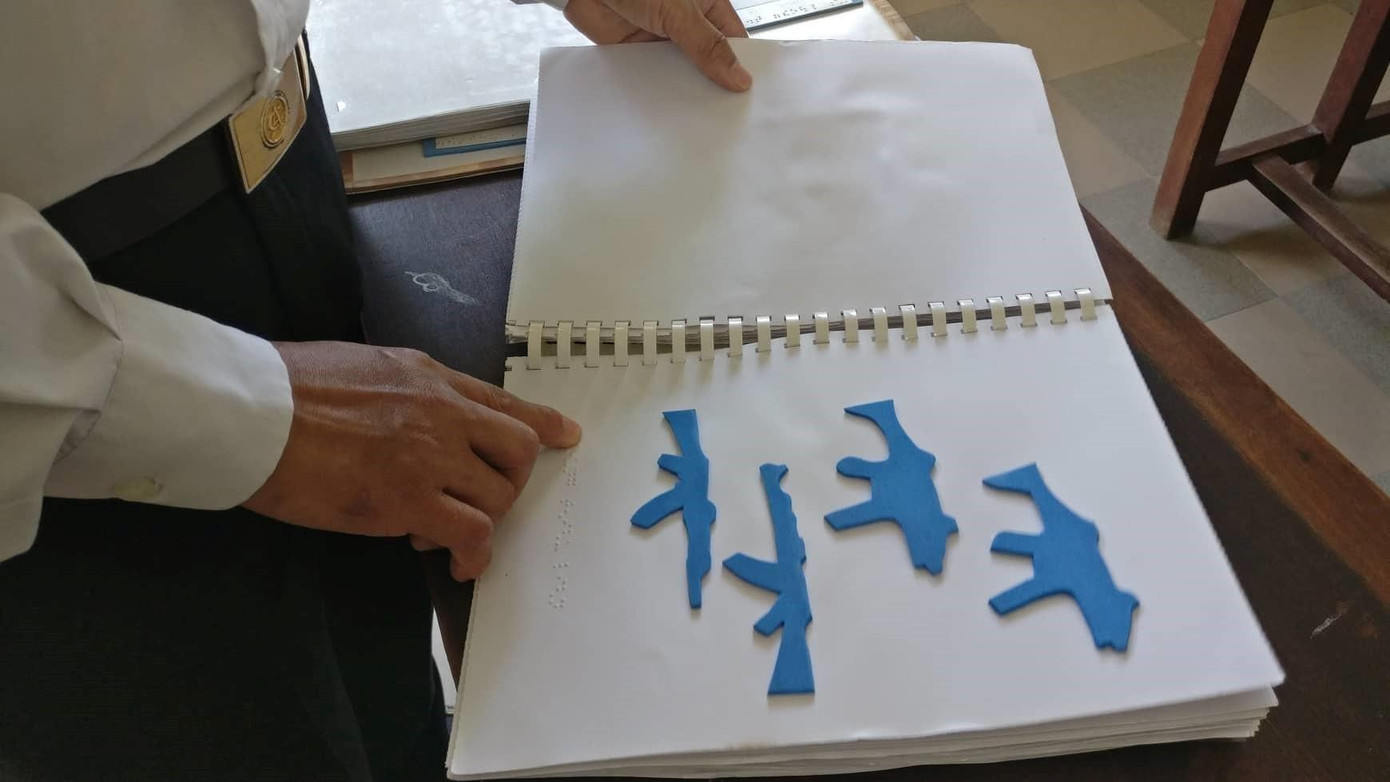 Từ mô hình nổi của các loại vũ khí... ... Từ mô hình nổi của các loại vũ khí... ...