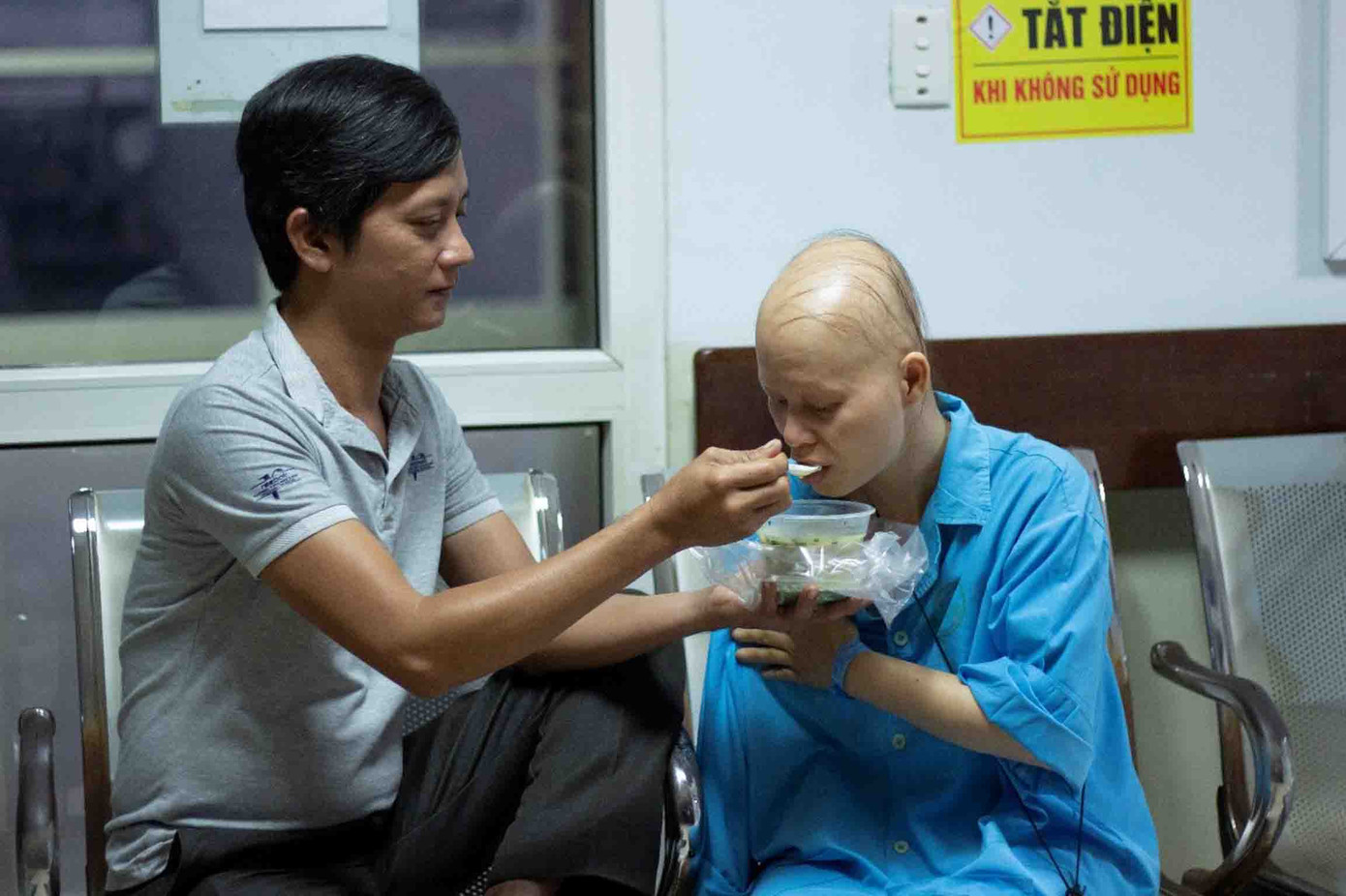 Tuy giá trị vật chất không lớn nhưng mỗi bát cháo là liều thuốc tinh thần giúp bệnh nhân có thêm niềm tin để vượt qua bệnh tật.