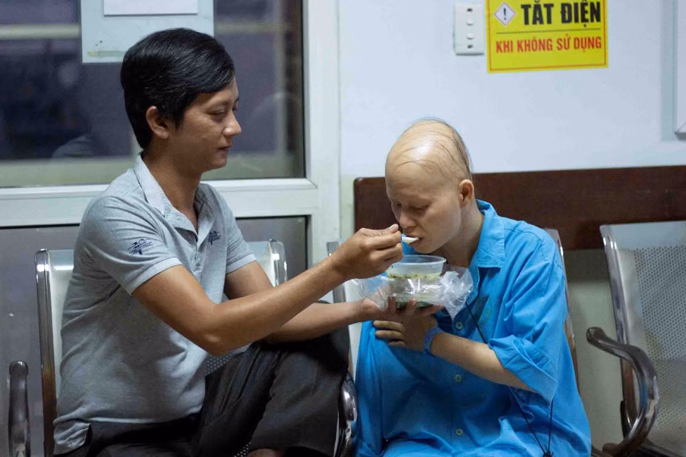 Tuy giá trị vật chất không lớn nhưng mỗi bát cháo là liều thuốc tinh thần giúp bệnh nhân có thêm niềm tin để vượt qua bệnh tật.