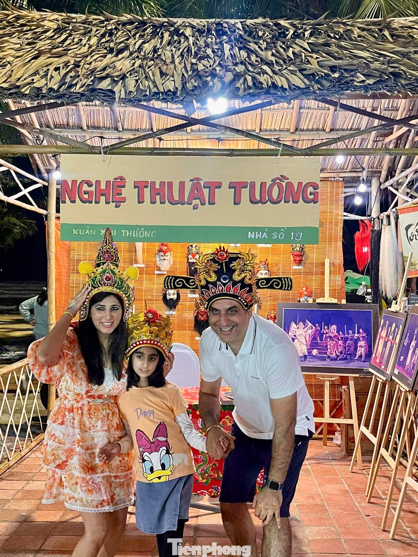 Lưu lại những hình ảnh độc đáo với nghệ thuật Tuồng. Ảnh: Ngọc Thắm. Lưu lại những hình ảnh độc đáo với nghệ thuật Tuồng. Ảnh: Ngọc Thắm.