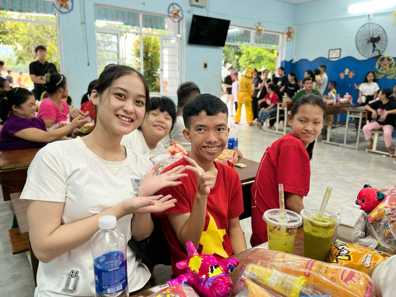 Các em ở trung tâm đa số còn rất nhỏ nhưng đã thiếu đi tình yêu thương của bố mẹ từ khi vừa mới ra đời. Các em đều rất ngoan, mỗi em đều có những số phận và câu chuyện khác nhau.