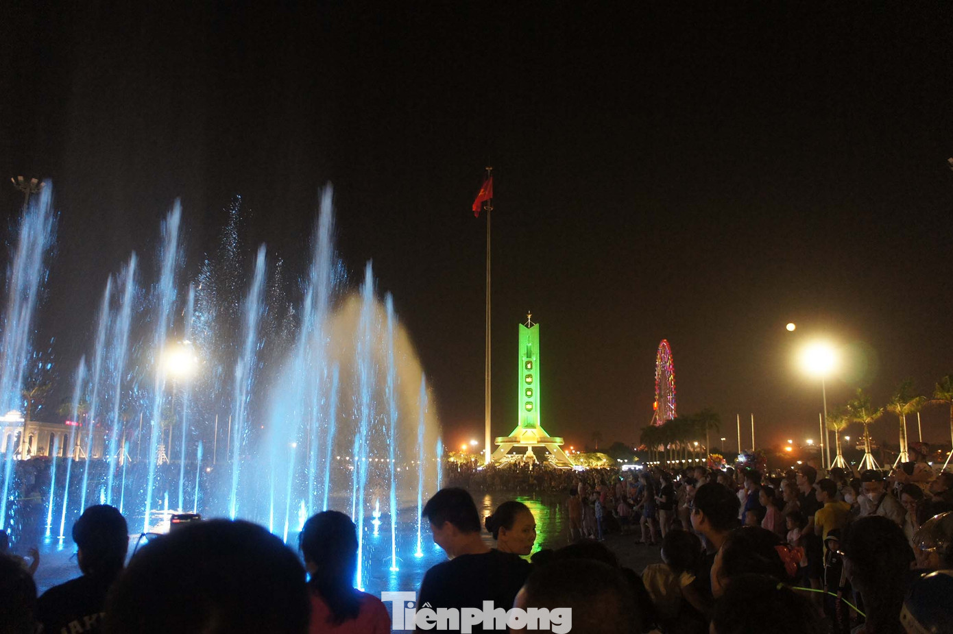 Sàn nhạc nước nằm trong dự án nâng cấp, tôn tạo Đài tưởng niệm TP. Đà Nẵng và cải tạo, mở rộng Quảng trường 29-3. Riêng hạng mục sàn nhạc nước nghệ thuật diện tích 600 m2 có kinh phí khoảng 10 tỷ đồng. Dự kiến dự án hoàn thành vào dịp 30/4.