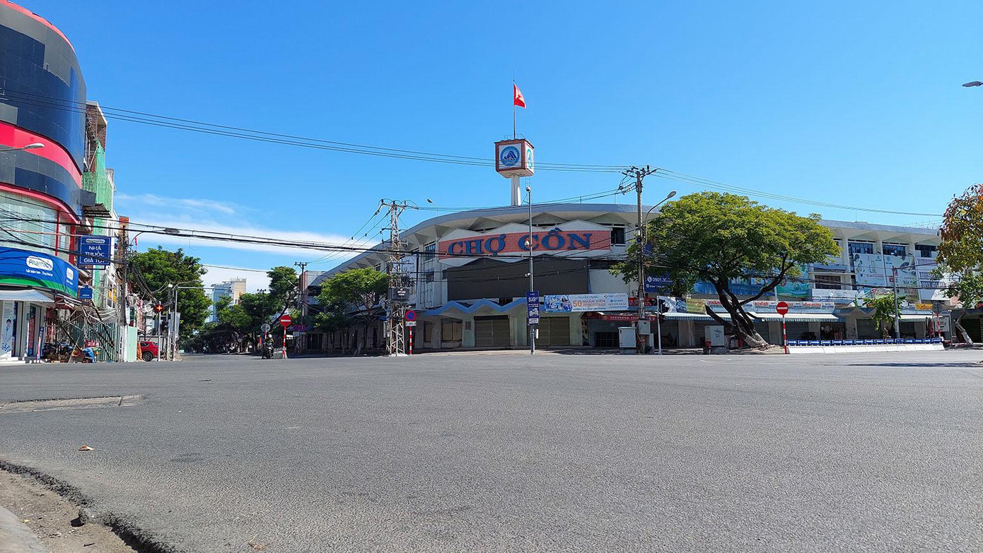 Chợ Cồn - trung tâm thương mại của Đà Nẵng, lúc này. Ảnh: Tr.T