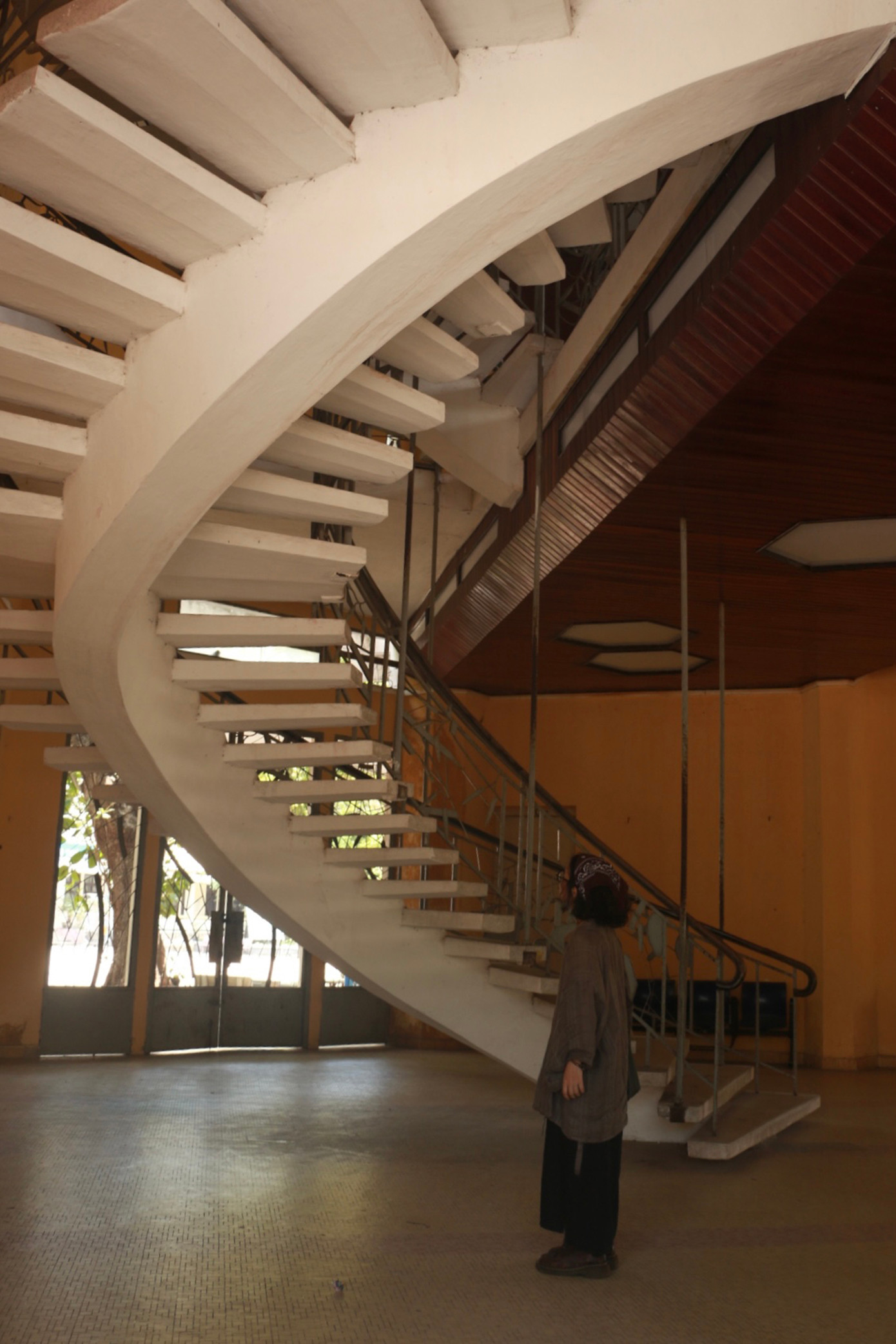 Cầu thang xoắn - chiếc cầu thang đẹp hút hồn và cũng là nét đặc biệt chính trong kiến trúc Trường Đại học Sư phạm Huế. (Ảnh: Thiên Chương) Cầu thang xoắn - chiếc cầu thang đẹp hút hồn và cũng là nét đặc biệt chính trong kiến trúc Trường Đại học Sư phạm Huế. (Ảnh: Thiên Chương)