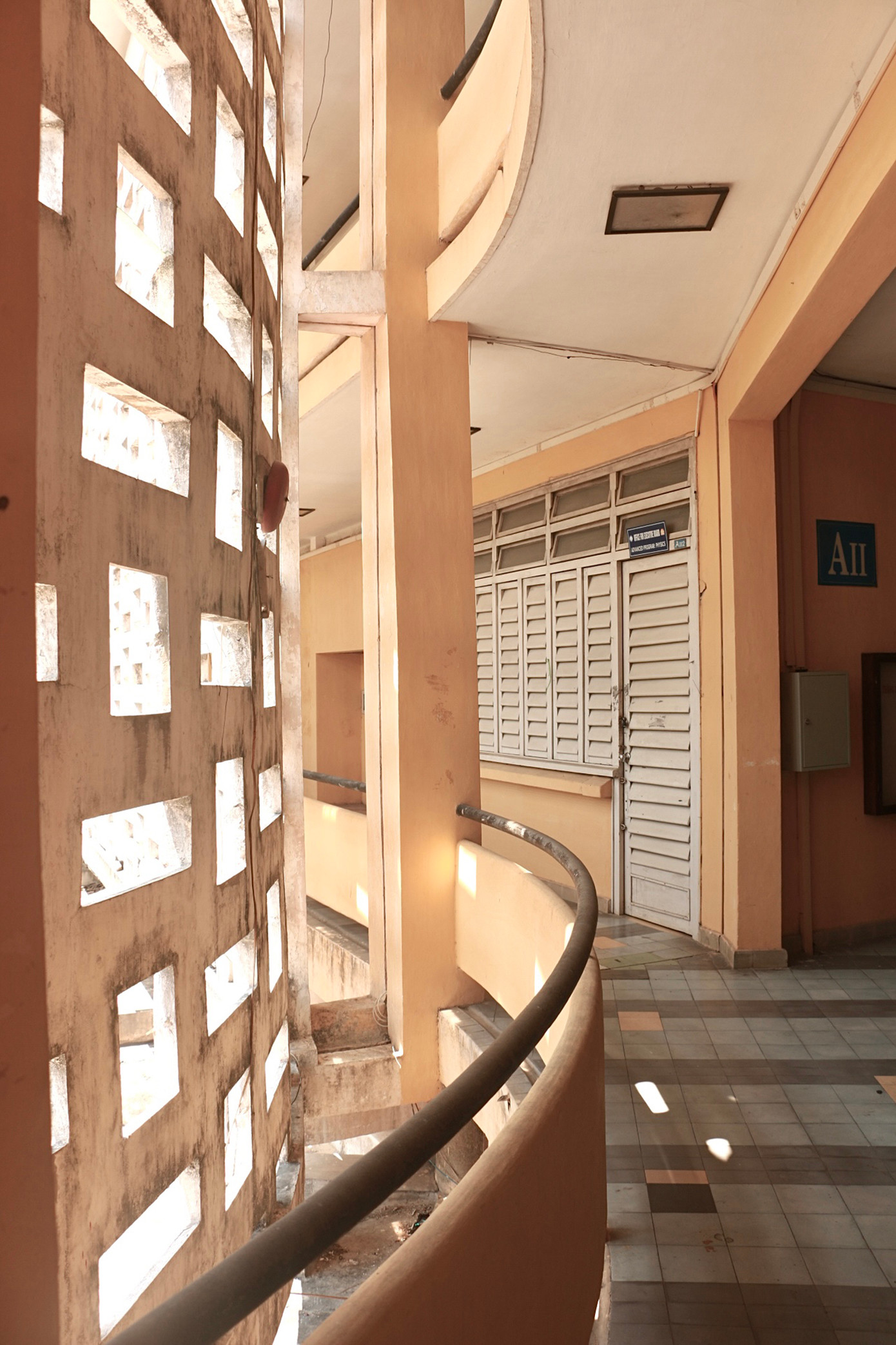 Nơi đây càng trở nên thu hút du khách sau khi được chọn làm bối cảnh chính của trường Trung học Kiểu Mẫu trong "Mắt biếc", bộ phim nổi tiếng của đạo diễn Victor Vũ. (Ảnh: Thiên Chương) Nơi đây càng trở nên thu hút du khách sau khi được chọn làm bối cảnh chính của trường Trung học Kiểu Mẫu trong "Mắt biếc", bộ phim nổi tiếng của đạo diễn Victor Vũ. (Ảnh: Thiên Chương)