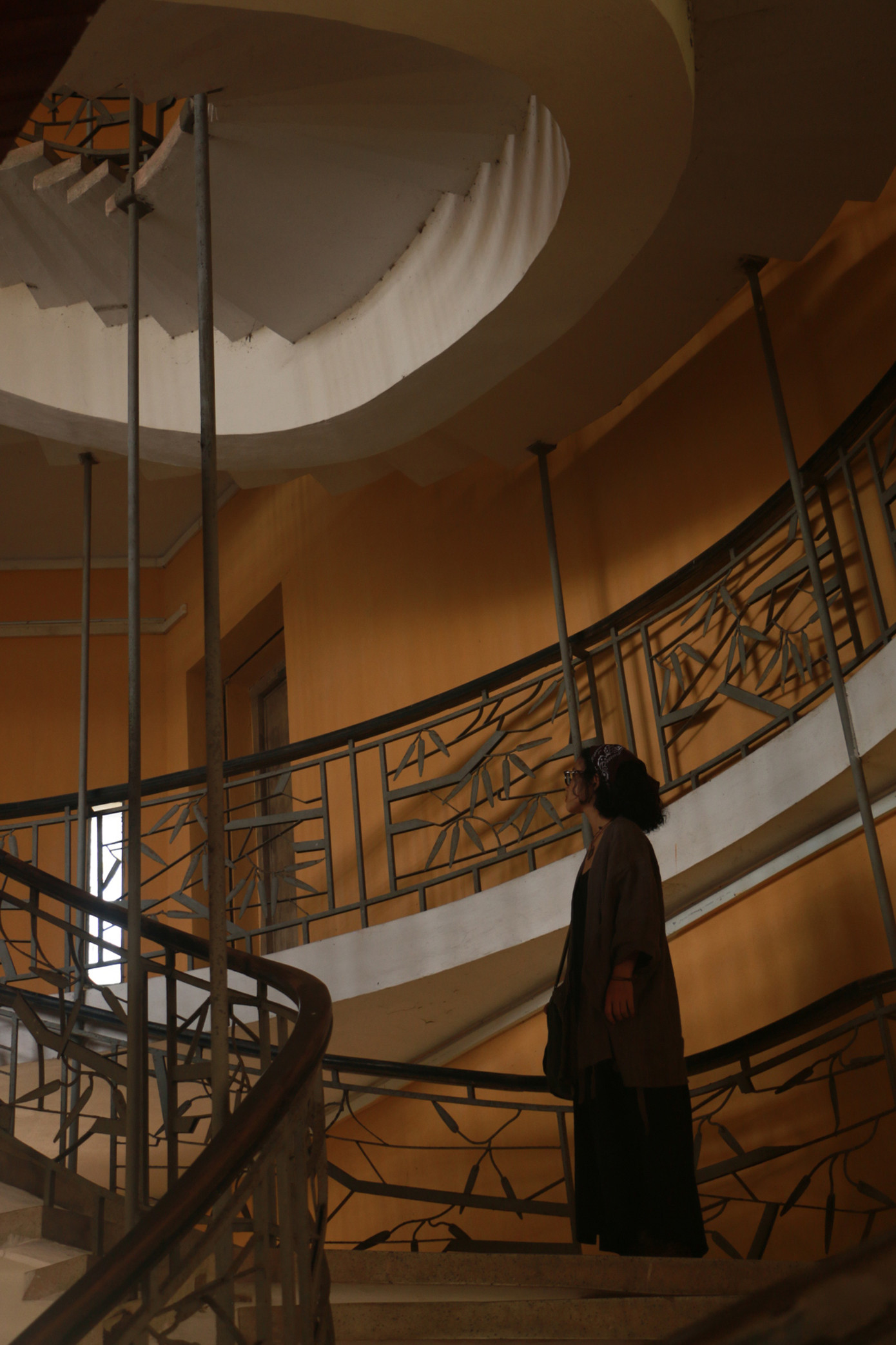 Cầu thang xoắn, dãy hành lang, bức tường vàng, khuôn viên xanh,… là những tọa độ sống ảo được giới trẻ lựa chọn hàng đầu khi tới đây. (Ảnh: Thiên Chương) Cầu thang xoắn, dãy hành lang, bức tường vàng, khuôn viên xanh,… là những tọa độ sống ảo được giới trẻ lựa chọn hàng đầu khi tới đây. (Ảnh: Thiên Chương)