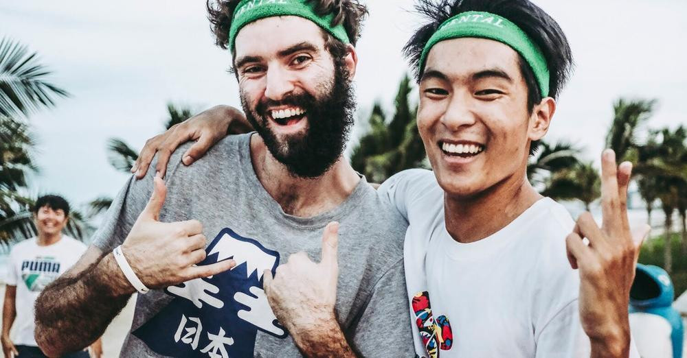 Ethan (bên trái) tự giải mình thoát khỏi chứng rối loạn lưỡng cực hiểm nghèo bằng cách nhảy theo tiếng nhạc - Ảnh: Dork Dancing Danang Ethan (bên trái) tự giải mình thoát khỏi chứng rối loạn lưỡng cực hiểm nghèo bằng cách nhảy theo tiếng nhạc - Ảnh: Dork Dancing Danang