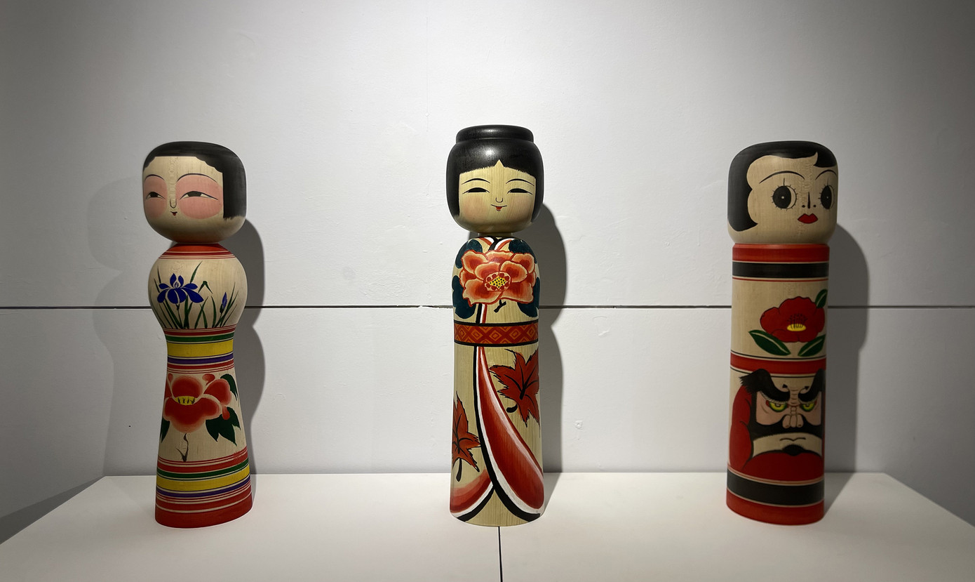 Búp bê Nhật Bản được chia thành nhiều dòng khác nhau tùy theo trình độ tay nghề và chất liệu, cũng như chủ đề và hình dáng.