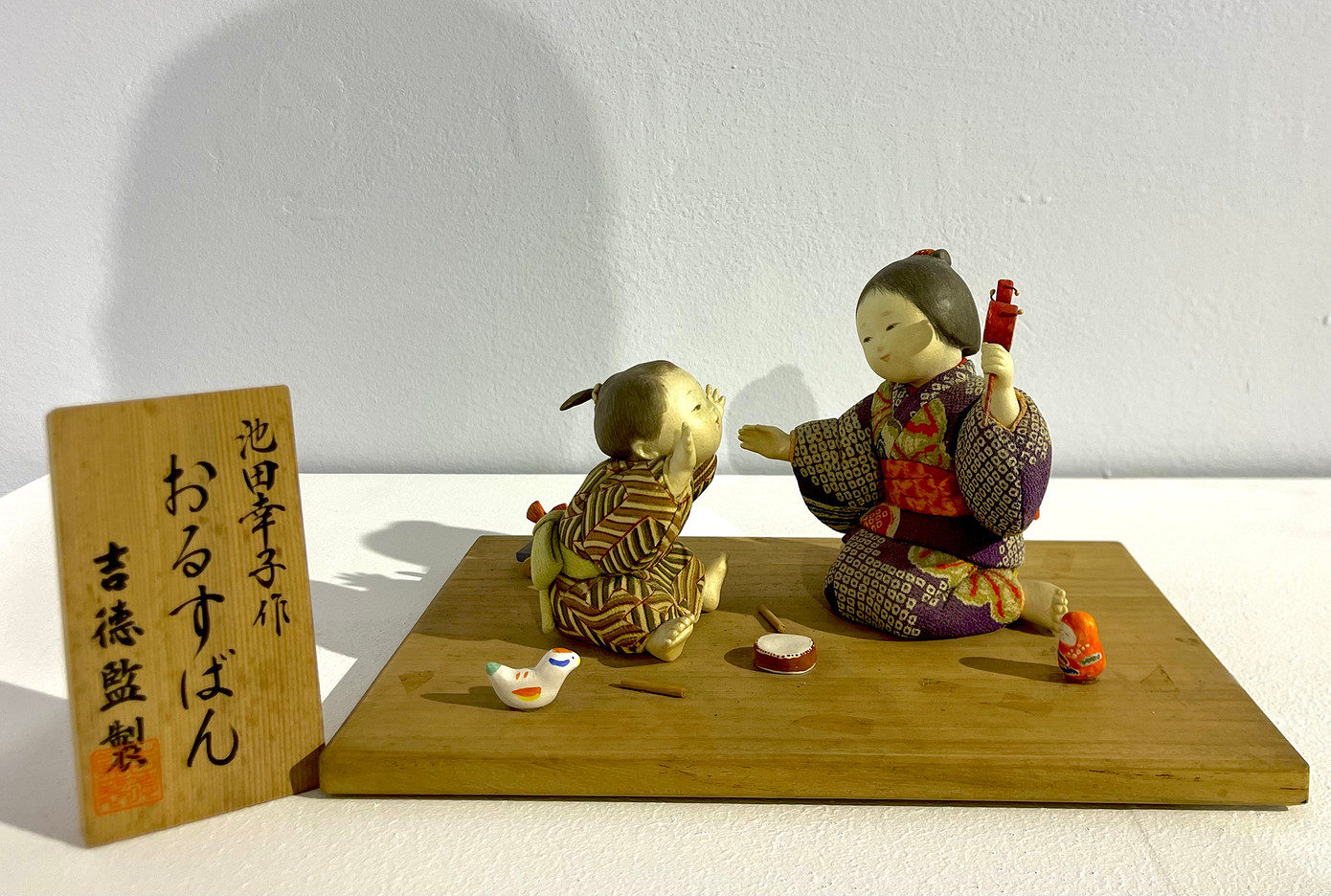 Nhân dịp kỷ niệm 50 năm thiết lập quan hệ ngoại giao Nhật Bản - Việt Nam (21/9/1973-21/9), Trung tâm Giao lưu Văn hóa Nhật Bản tại Việt Nam phối hợp với Bảo tàng Mỹ thuật Đà Nẵng tổ chức triển lãm mang tên Búp bê Nhật Bản. Triển lãm kéo dài từ 30/5 đến 20/6, bao gồm các loại hình và kỹ thuật chế tác búp bê truyền thống Nhật Bản. Triển lãm trưng bày, giới thiệu bộ sưu tập đặc sắc gồm 69 búp bê cả truyền thống và hiện đại của Nhật Bản.