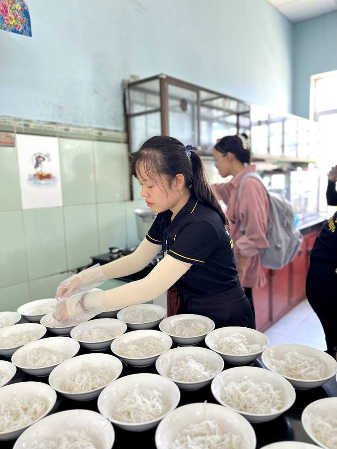 Một trong những hoạt động thiện nguyện của Vân Anh và các bạn. Một trong những hoạt động thiện nguyện của Vân Anh và các bạn.