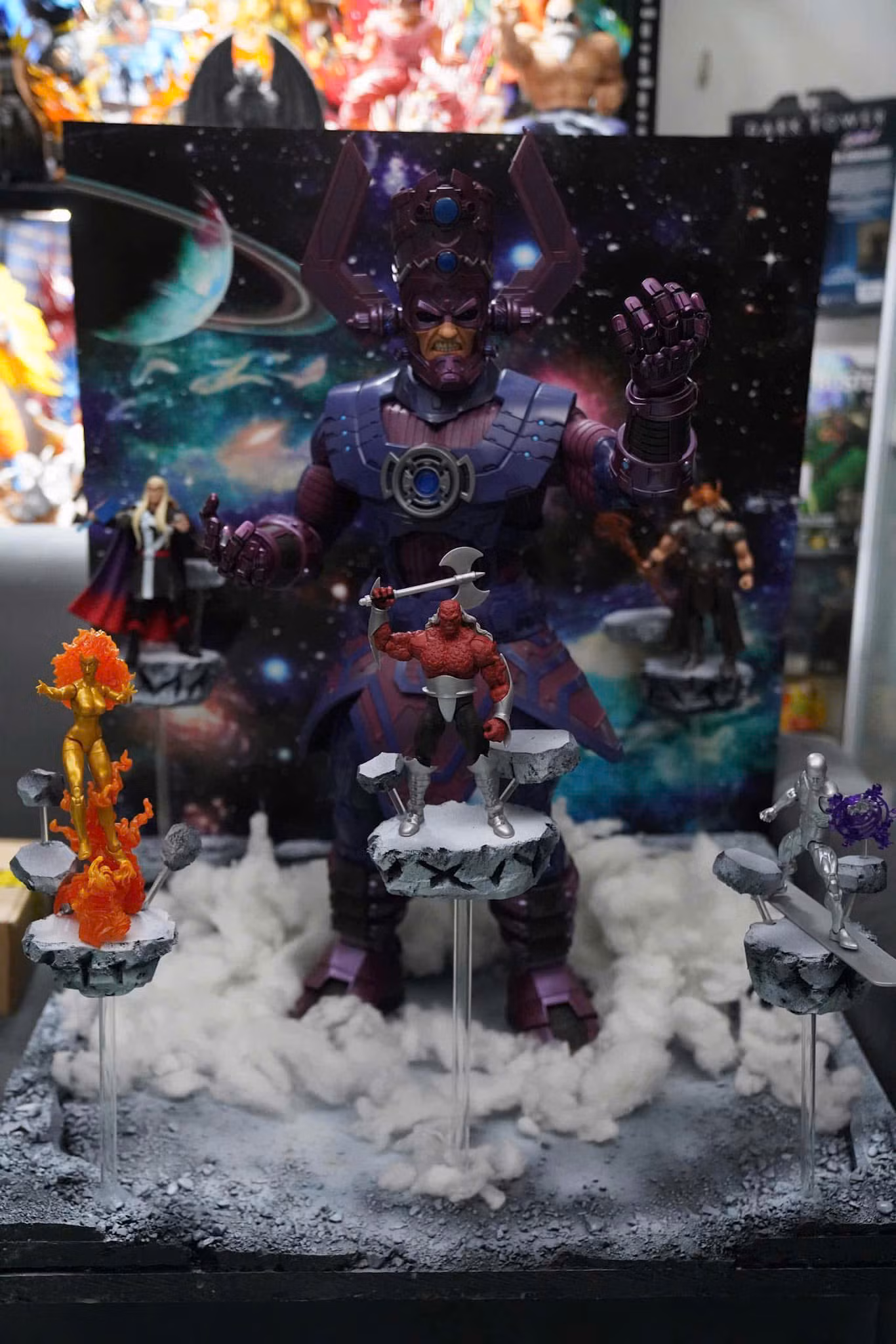 Anh Tâm set up Marvel Legends HasLab Galactus 32-inch Action Figure Toy trong sự kiện trưng bày mô hình. Anh Tâm set up Marvel Legends HasLab Galactus 32-inch Action Figure Toy trong sự kiện trưng bày mô hình.