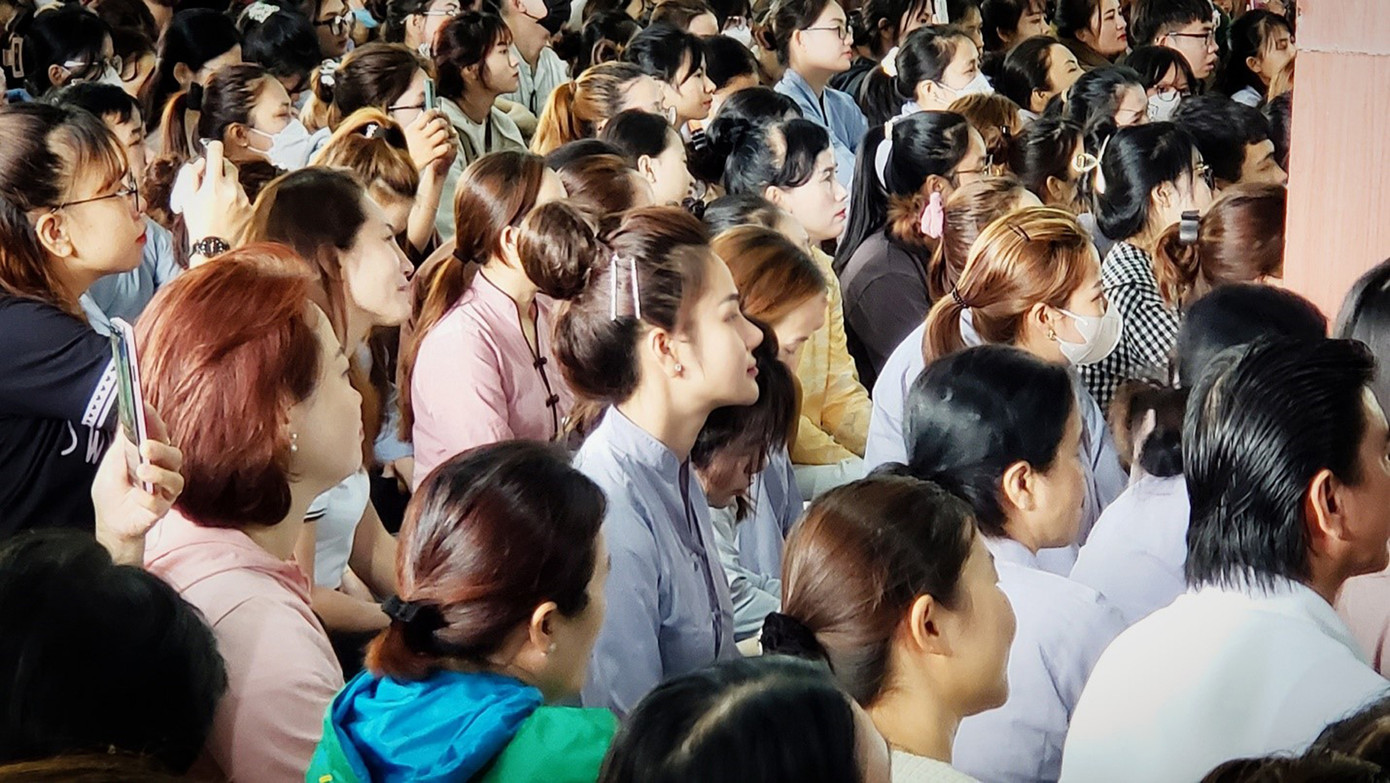 Buổi giảng diễn ra trong không khí vui vẻ, nhiều bạn trẻ bày tỏ nên tổ chức thêm nhiều chương trình hơn nữa cho sinh viên, người trẻ để vững bước hơn trong cuộc sống. Ảnh: Hằng Hương