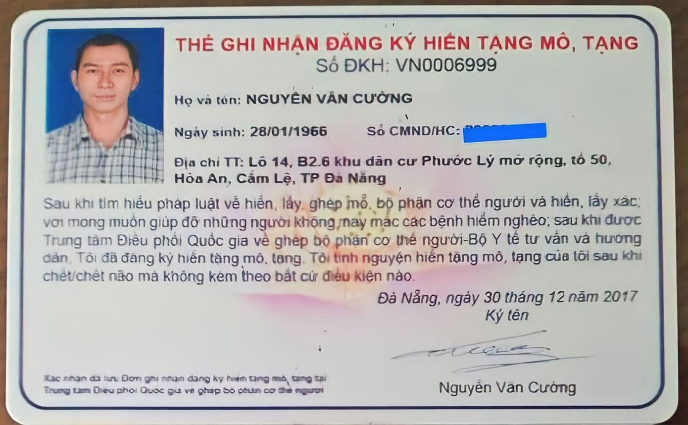 Anh Cường cùng vợ là người đầu tiên trong hội đăng ký hiến mô, tạng (Nguồn: Hội TN sống đẹp)