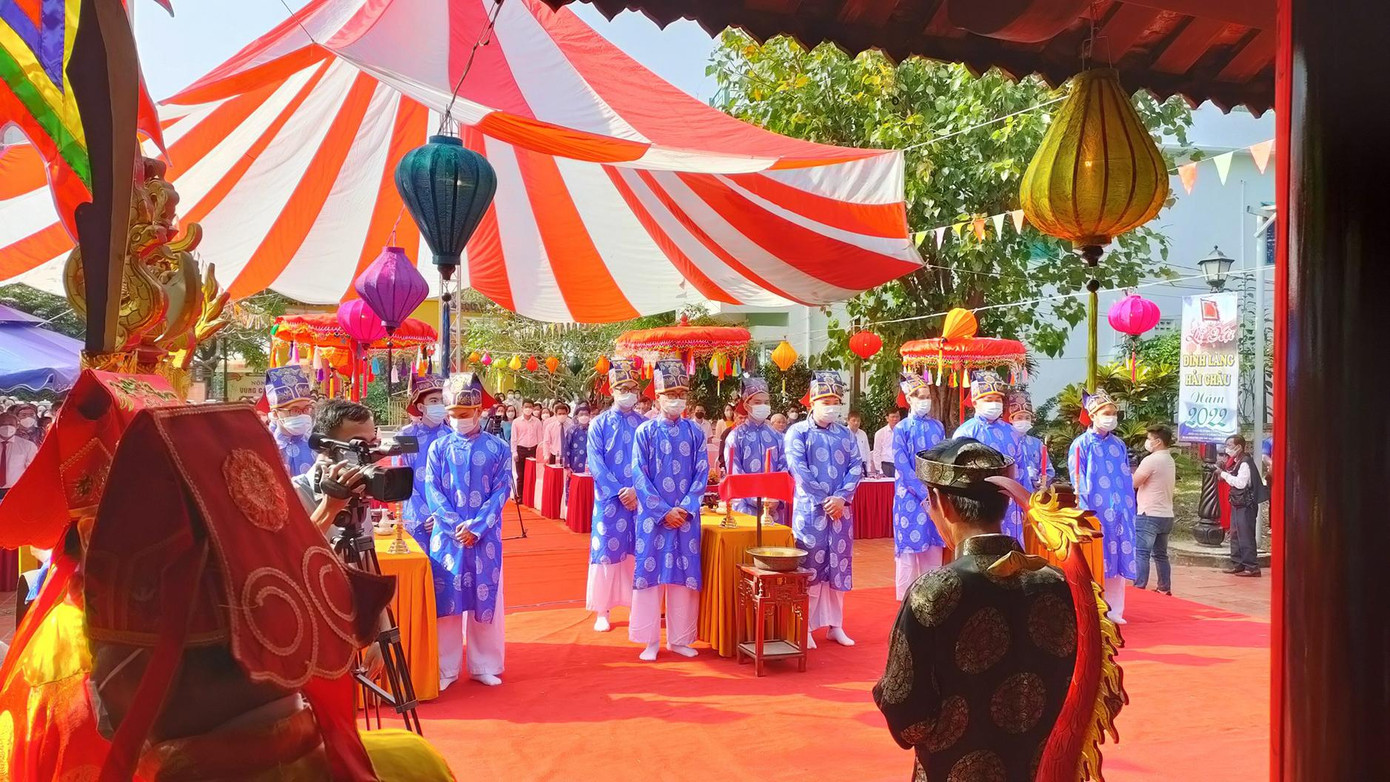 Đây là dịp để tôn vinh vẻ đẹp biểu tượng của đình làng và cũng là dịp hội tụ những người con quê hương và đón những người con xa xứ trở về, giáo dục các thế hệ sau biết trân trọng, giữ gìn bản sắc dân tộc, một lòng xây dựng quê hương. - ảnh PU