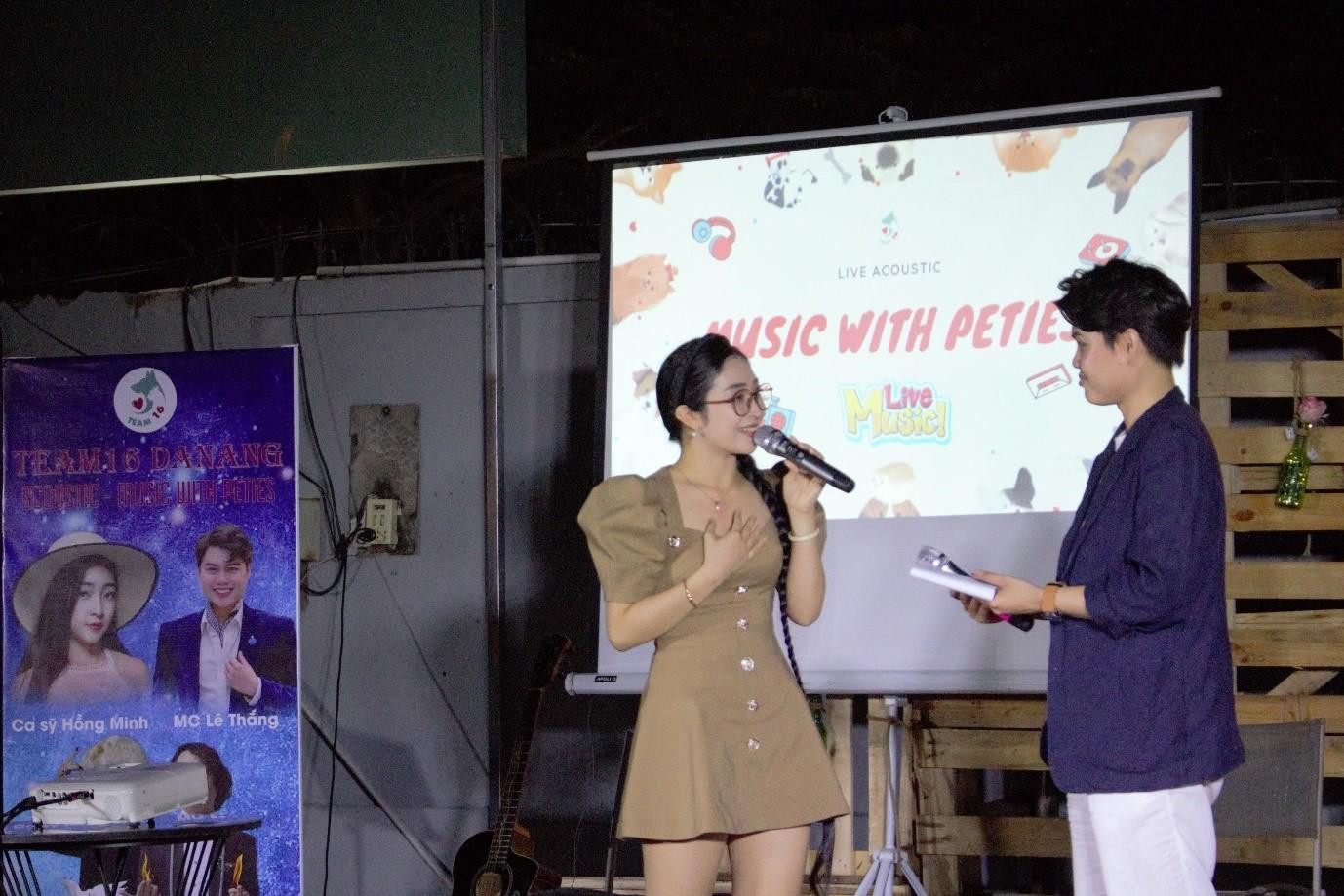 Tham gia biểu diễn tại đêm nhạc, ca sĩ trẻ Hồng Minh chia sẻ về những kỷ niệm và tình yêu của mình dành cho các bạn thú cưng mà cô nàng đang chăm sóc. Tham gia biểu diễn tại đêm nhạc, ca sĩ trẻ Hồng Minh chia sẻ về những kỷ niệm và tình yêu của mình dành cho các bạn thú cưng mà cô nàng đang chăm sóc.