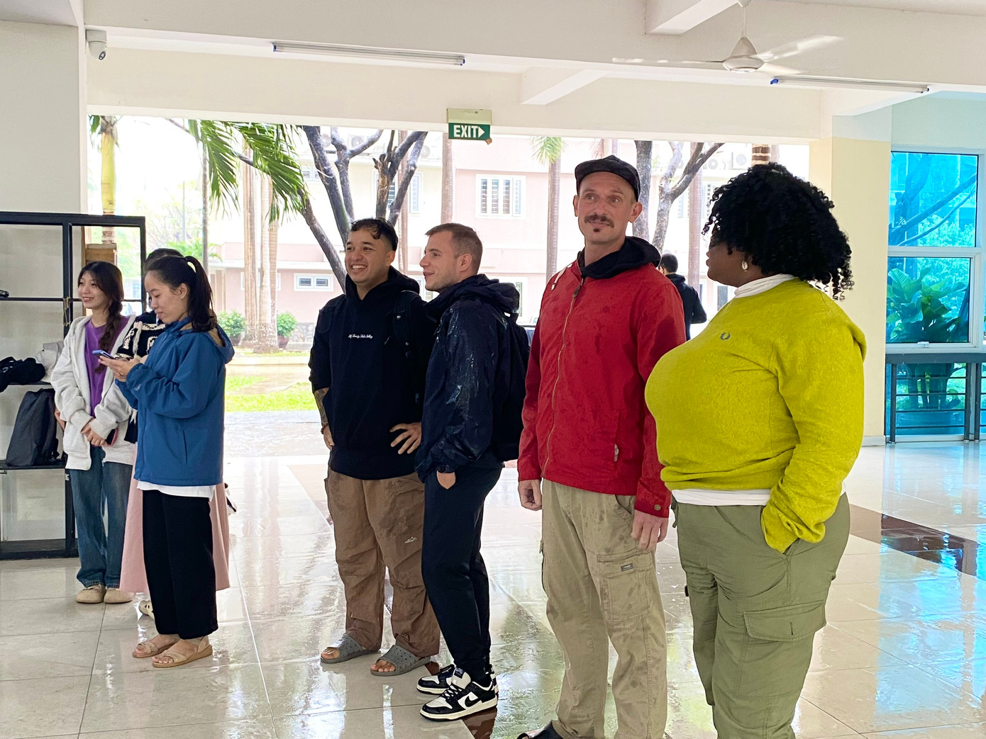 Các lưu sinh viên đến từ Lào, Áo, Nhật Bản,…