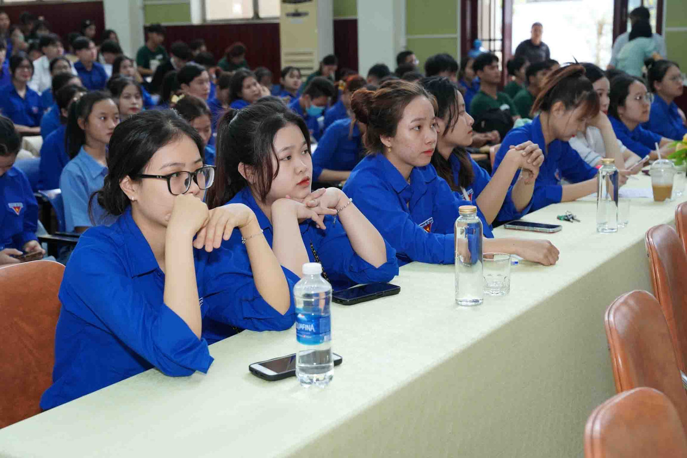 Chương trình thu hút đông đảo sự quan tâm của các bạn sinh viên Chương trình thu hút đông đảo sự quan tâm của các bạn sinh viên