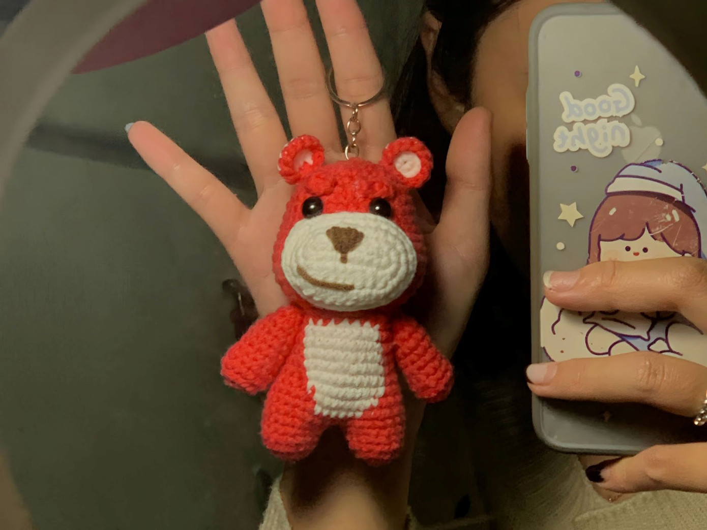 Phần lớn các đơn hàng của Trúc Linh được mọi người đặt mua vào những ngày lễ như 14/2, 8/3, 20/10,…Từ chiếc túi xách, hoa, hay móc chìa khóa nho nhỏ Linh đều có thể làm ra với mẫu mã đa dạng và đúng theo yêu cầu của khách hàng. Phần lớn các đơn hàng của Trúc Linh được mọi người đặt mua vào những ngày lễ như 14/2, 8/3, 20/10,…Từ chiếc túi xách, hoa, hay móc chìa khóa nho nhỏ Linh đều có thể làm ra với mẫu mã đa dạng và đúng theo yêu cầu của khách hàng.