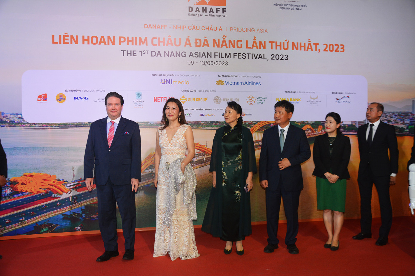 Đại sứ Mỹ tại Việt Nam Marc Knapper cùng đại diện ngoại giao các nước tham dự LHP.