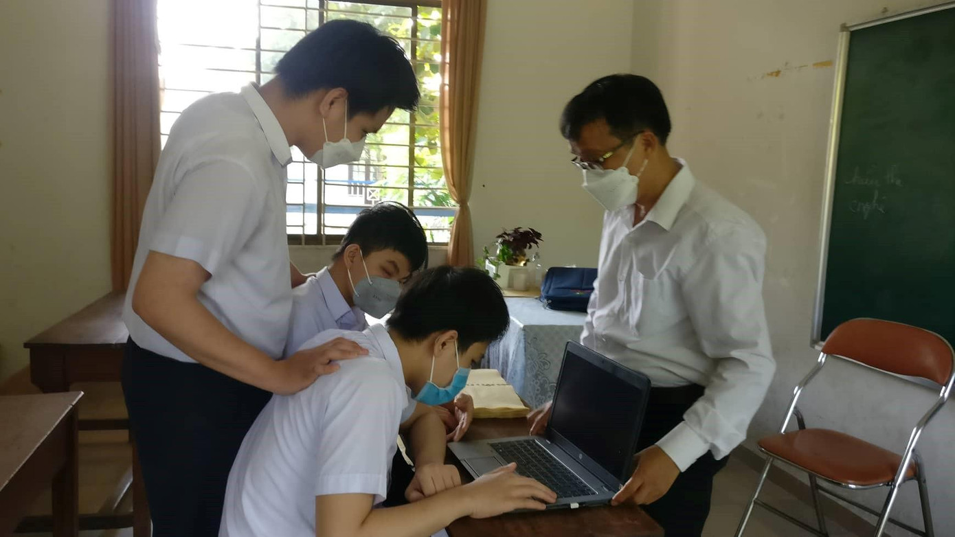 Đối với người sáng mắt, chỉ cần một click chuột đơn giản có thể truy cập máy tính thì đối với người khiếm thị, bắt buộc phải sử dụng tính năng phần mềm nghe, các phím nóng, phím tắt - ảnh Kim Ngân Đối với người sáng mắt, chỉ cần một click chuột đơn giản có thể truy cập máy tính thì đối với người khiếm thị, bắt buộc phải sử dụng tính năng phần mềm nghe, các phím nóng, phím tắt - ảnh Kim Ngân