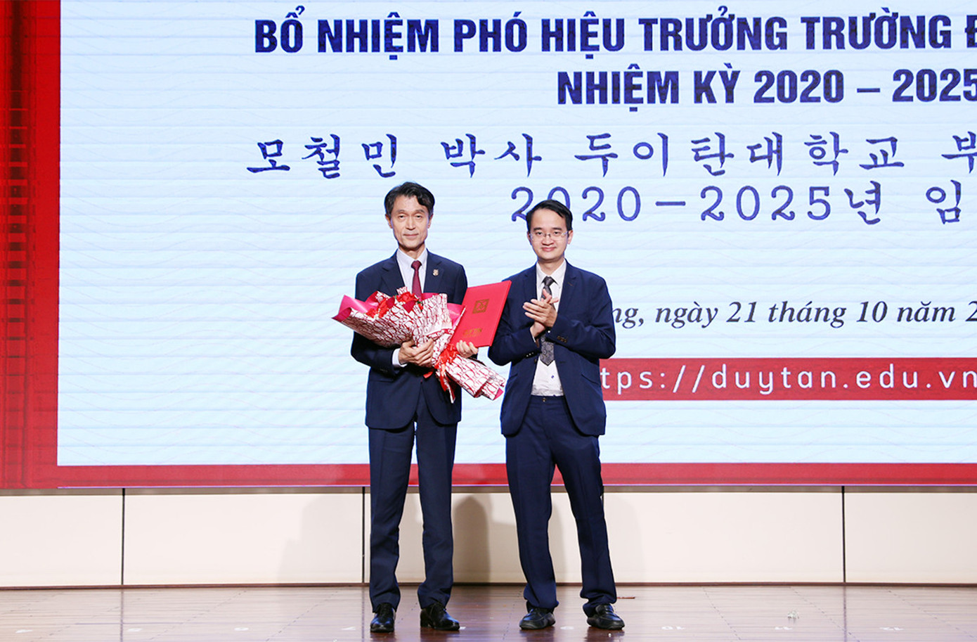 GS.TS. Mo Chul Min nhận quyết định bổ nhiệm chức vụ Phó Hiệu trưởng Trường ĐH Duy Tân nhiệm kỳ 2020-2025 GS.TS. Mo Chul Min nhận quyết định bổ nhiệm chức vụ Phó Hiệu trưởng Trường ĐH Duy Tân nhiệm kỳ 2020-2025