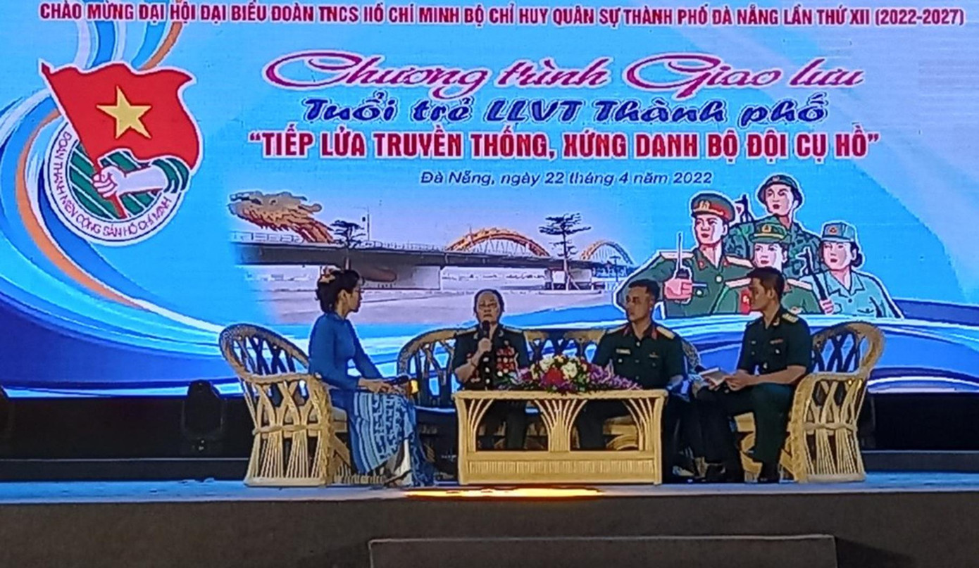 Tuổi trẻ quân đội được nghe những câu chuyện kể, tâm sự một thời thanh niên sôi nổi trong thời kỳ kháng chiến chống Mỹ cứu nước của nữ Anh hùng LLVT nhân nhân Nguyễn Thị Tám, qua đó hun đúc lòng tự hào của tuổi trẻ thanh niên LLVT thành phố hôm nay.