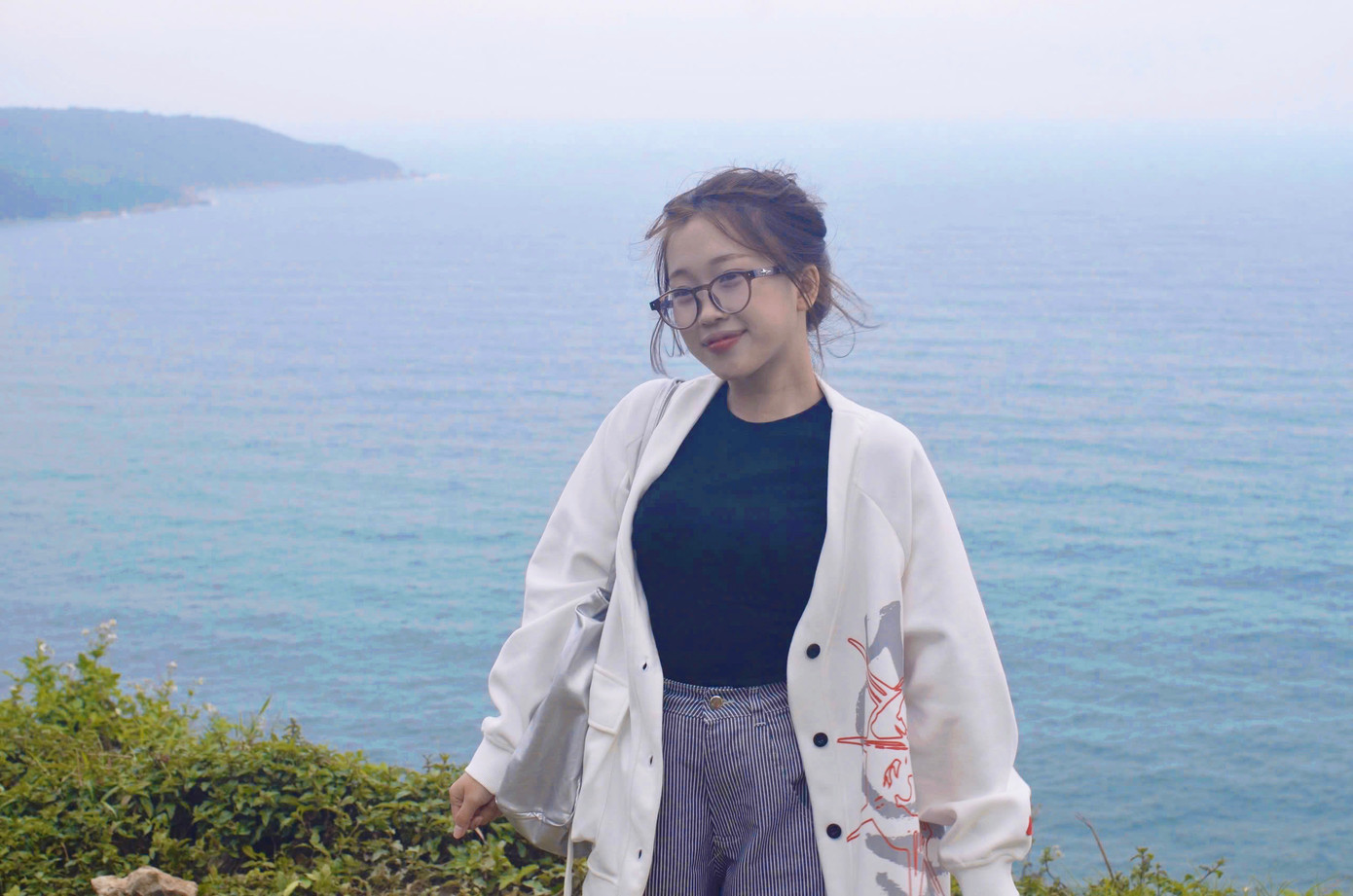 Từ khoảng 15 giờ, cung đường này thu hút hàng trăm bạn trẻ và du khách đổ về ngắm cảnh, quay video, chụp ảnh. Từ khoảng 15 giờ, cung đường này thu hút hàng trăm bạn trẻ và du khách đổ về ngắm cảnh, quay video, chụp ảnh.