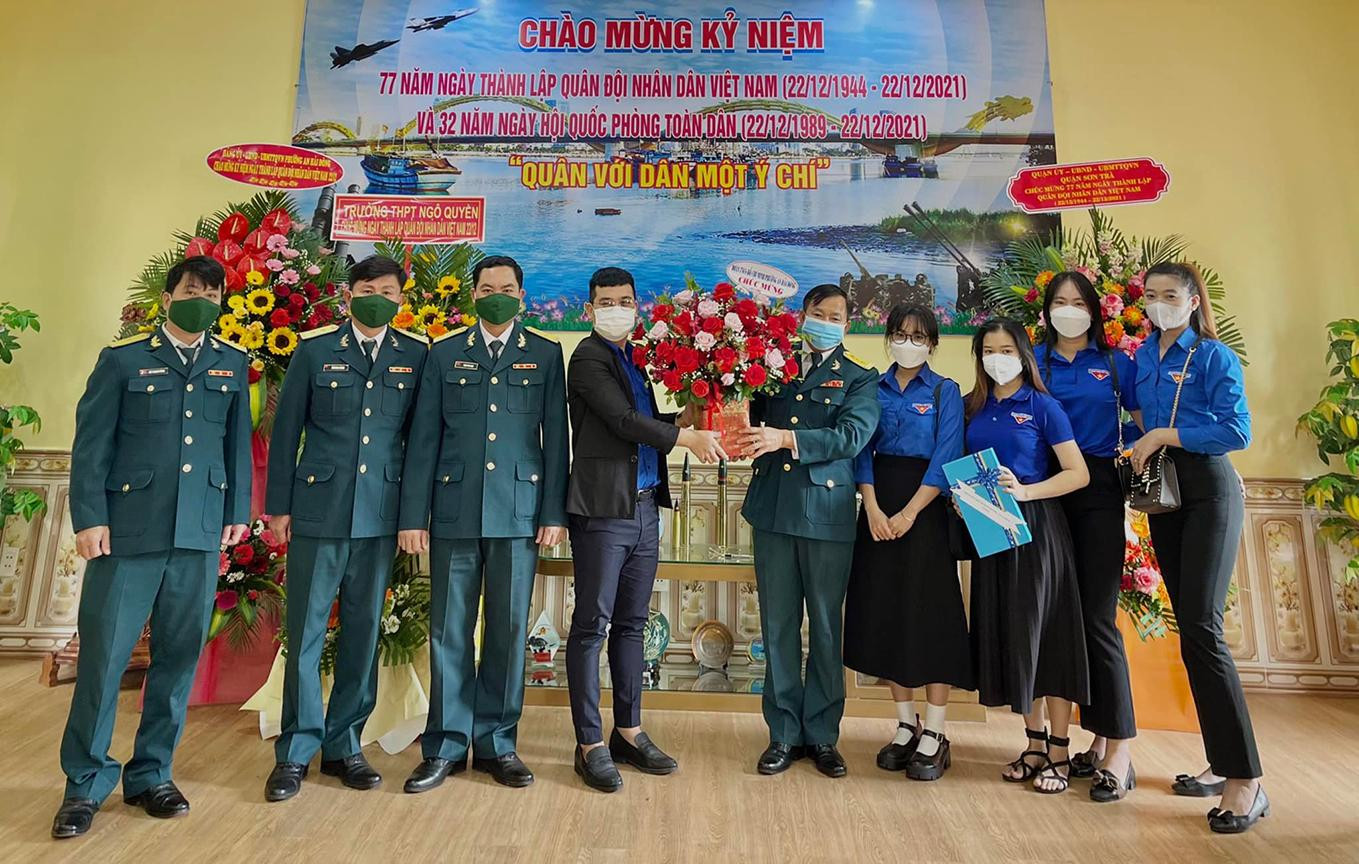 Đoàn Phường An Hải Đông (quận Sơn Trà) tổ chức đến thăm hỏi và chúc mừng cán bộ chiến sĩ Trung đoàn 224 đóng trên địa bàn phường Đoàn Phường An Hải Đông (quận Sơn Trà) tổ chức đến thăm hỏi và chúc mừng cán bộ chiến sĩ Trung đoàn 224 đóng trên địa bàn phường