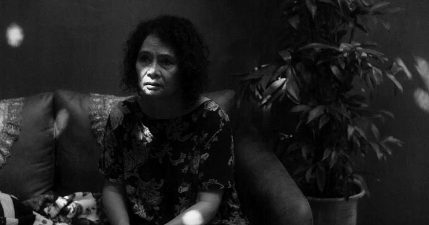 Bà Nguyện (NSND Minh Châu) với cảm giác lạc lõng trong chính căn nhà của mình. Nguồn: Square Eyes Film. Bà Nguyện (NSND Minh Châu) với cảm giác lạc lõng trong chính căn nhà của mình. Nguồn: Square Eyes Film.