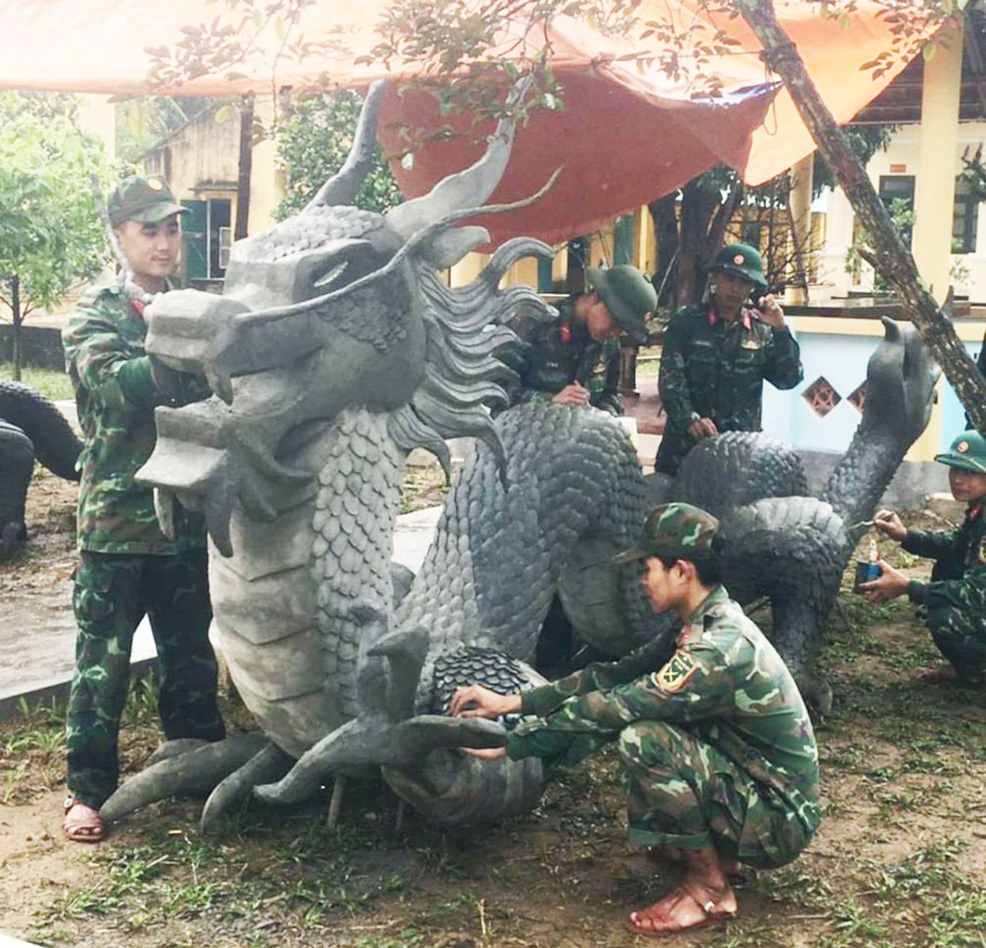 Năm 2024 là năm có biểu trưng linh vật rồng. Đây là một hình tượng có vị trí đặc biệt trong văn hóa, tín ngưỡng của dân tộc Việt Nam, là linh vật đứng đầu trong tứ linh: Long, Lân, Quy, Phụng. Ảnh: Ngọc Tú